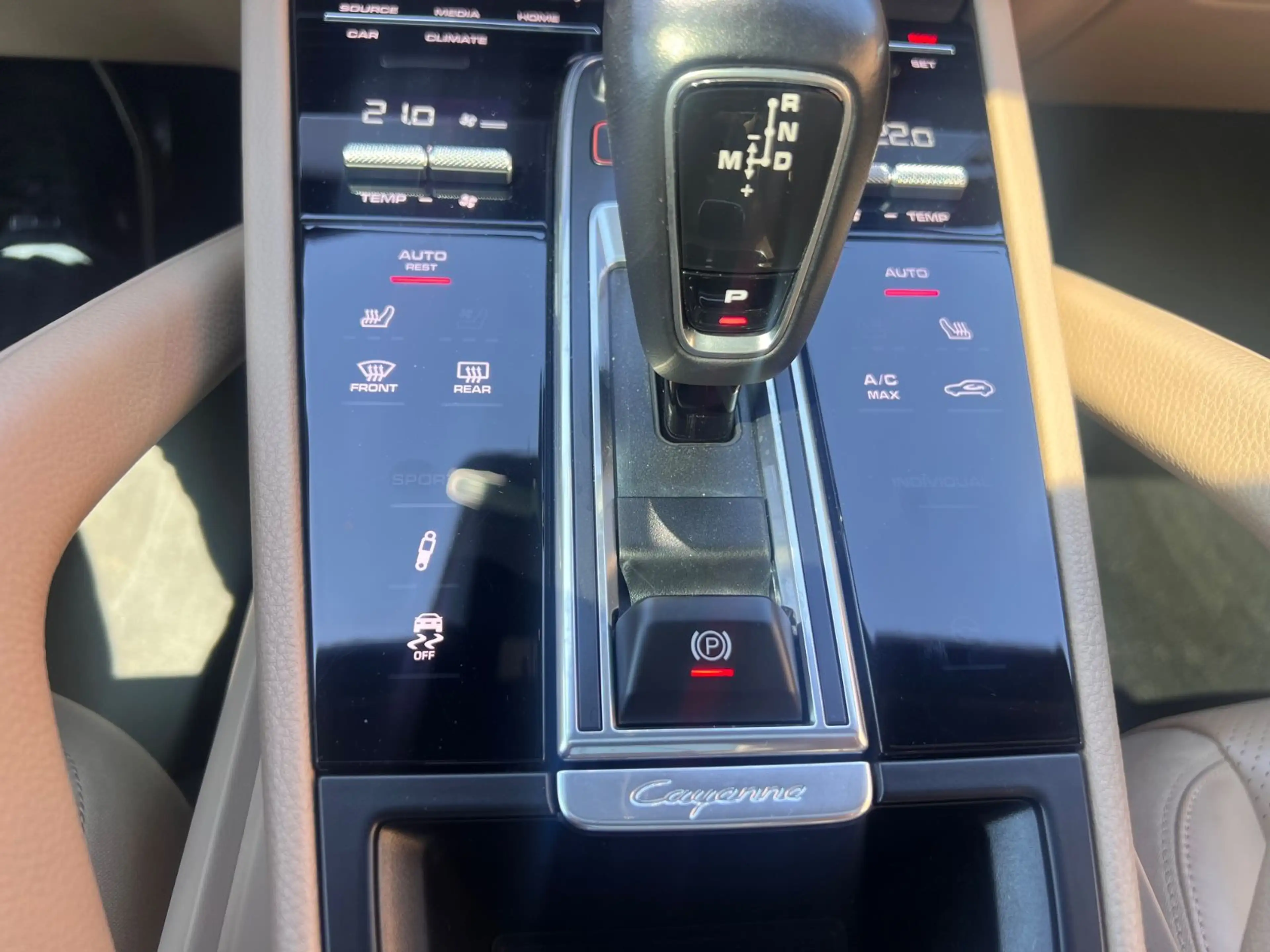 Porsche Cayenne Coupe/Chrono/Leder/SHZ/Pano/Kam/21" — photo 8