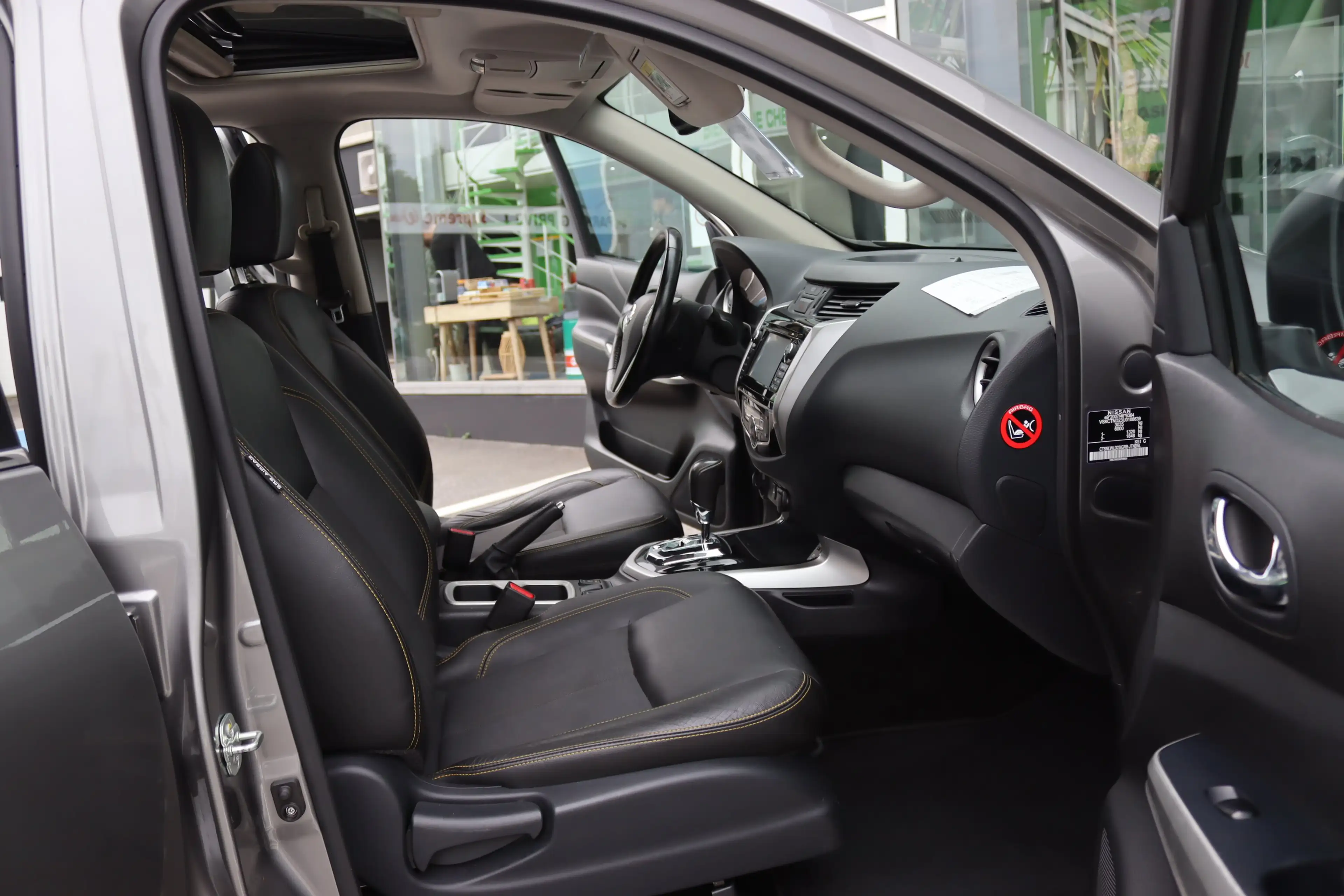 Nissan Navara N-GUARD 2.3DCi 190CV BOITE AUTO BLACK EDITION TVAC — photo 10