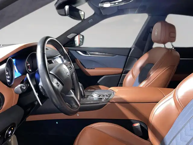 Maserati Levante view 4