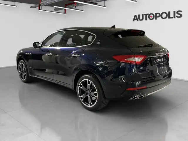 Maserati Levante view 15