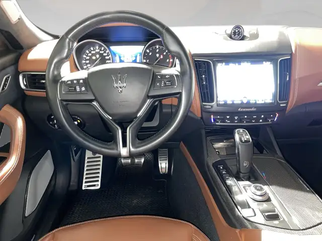 Maserati Levante view 6