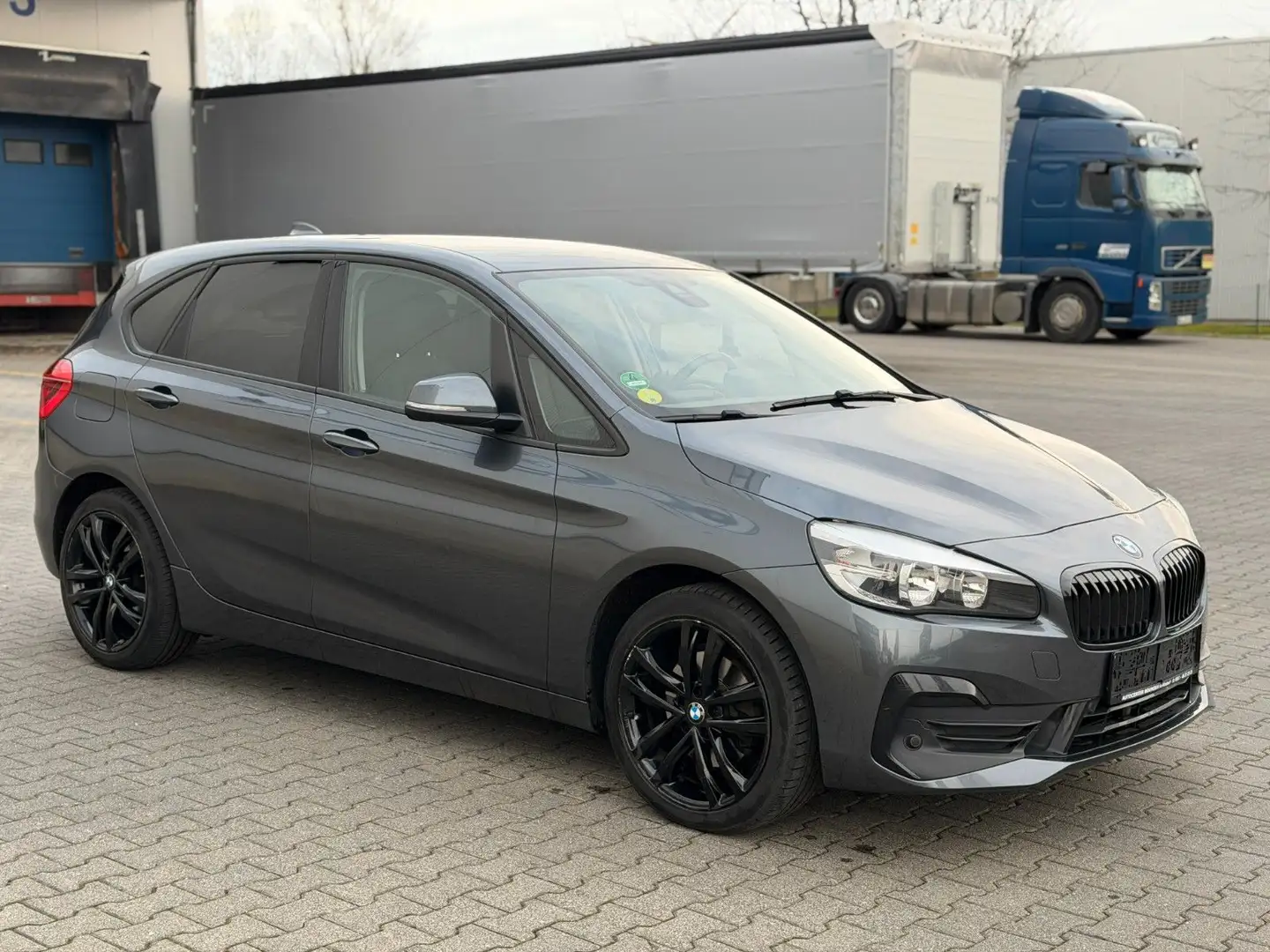 BMW 220 d xDrive Advantage *AHK. *wenig Km *Navi Grau - 1