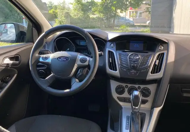 Ford Focus view 16