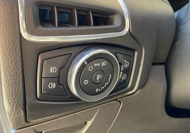 Ford Focus view 12