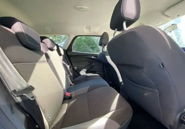 Ford Focus view 13