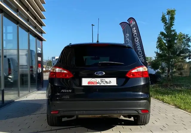 Ford Focus view 6