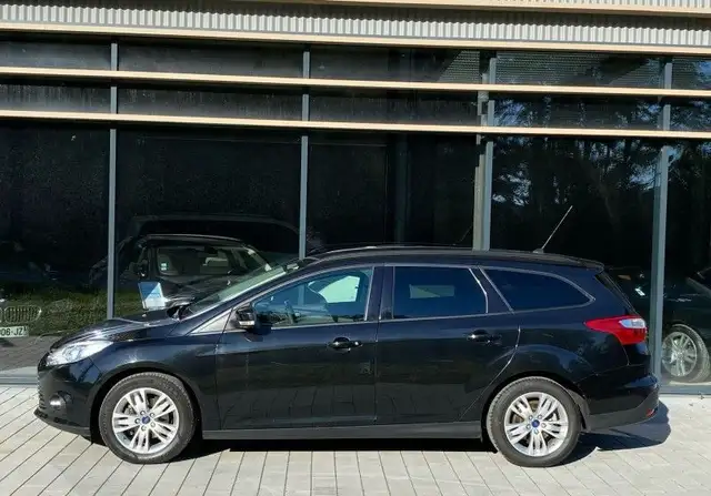 Ford Focus view 3