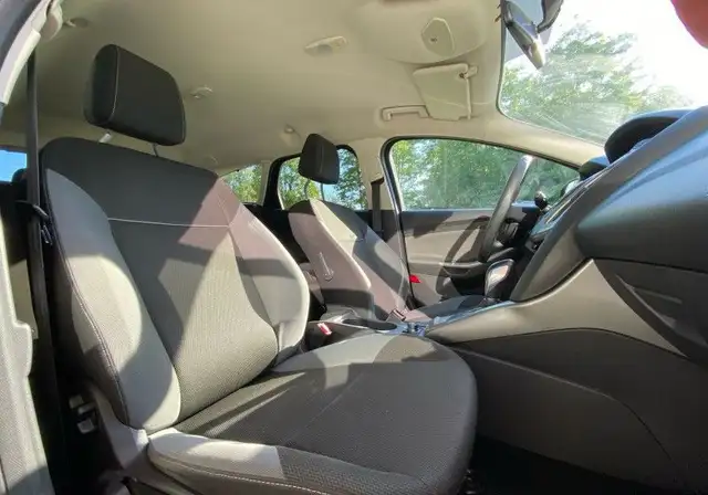 Ford Focus view 20