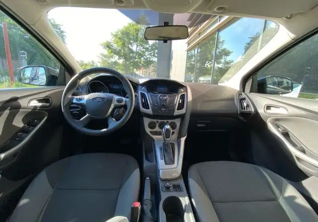 Ford Focus view 14