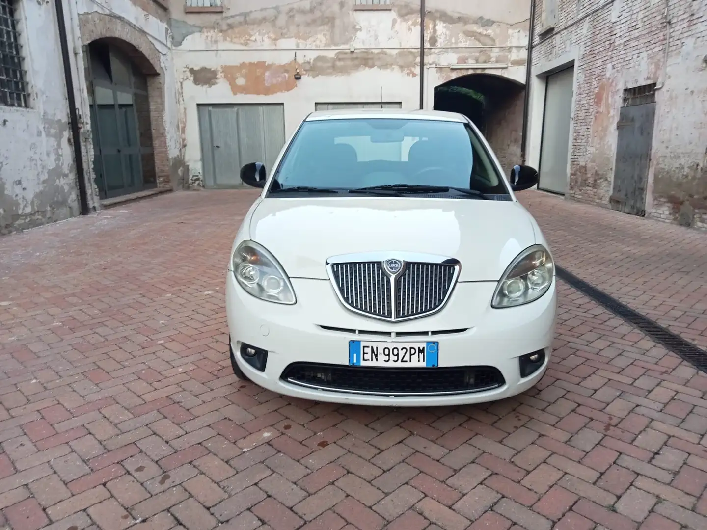 Lancia Ypsilon Lancia y 1.2 GPL Blanc - 1