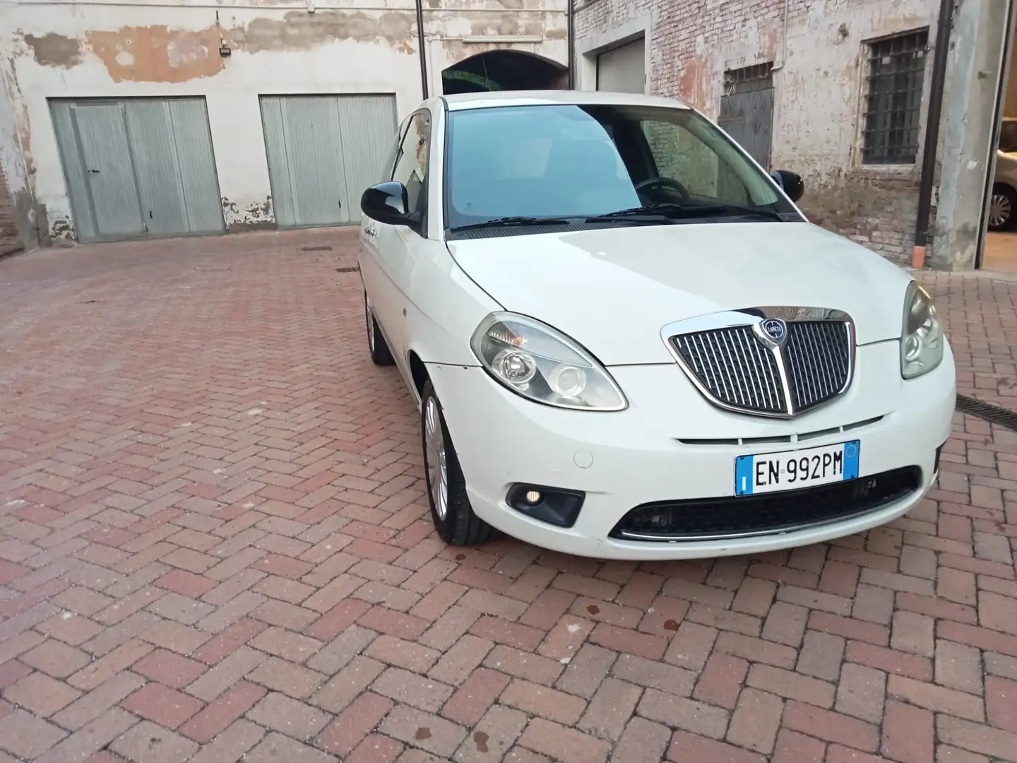 Lancia Ypsilon Lancia y 1.2 GPL Blanc - 2
