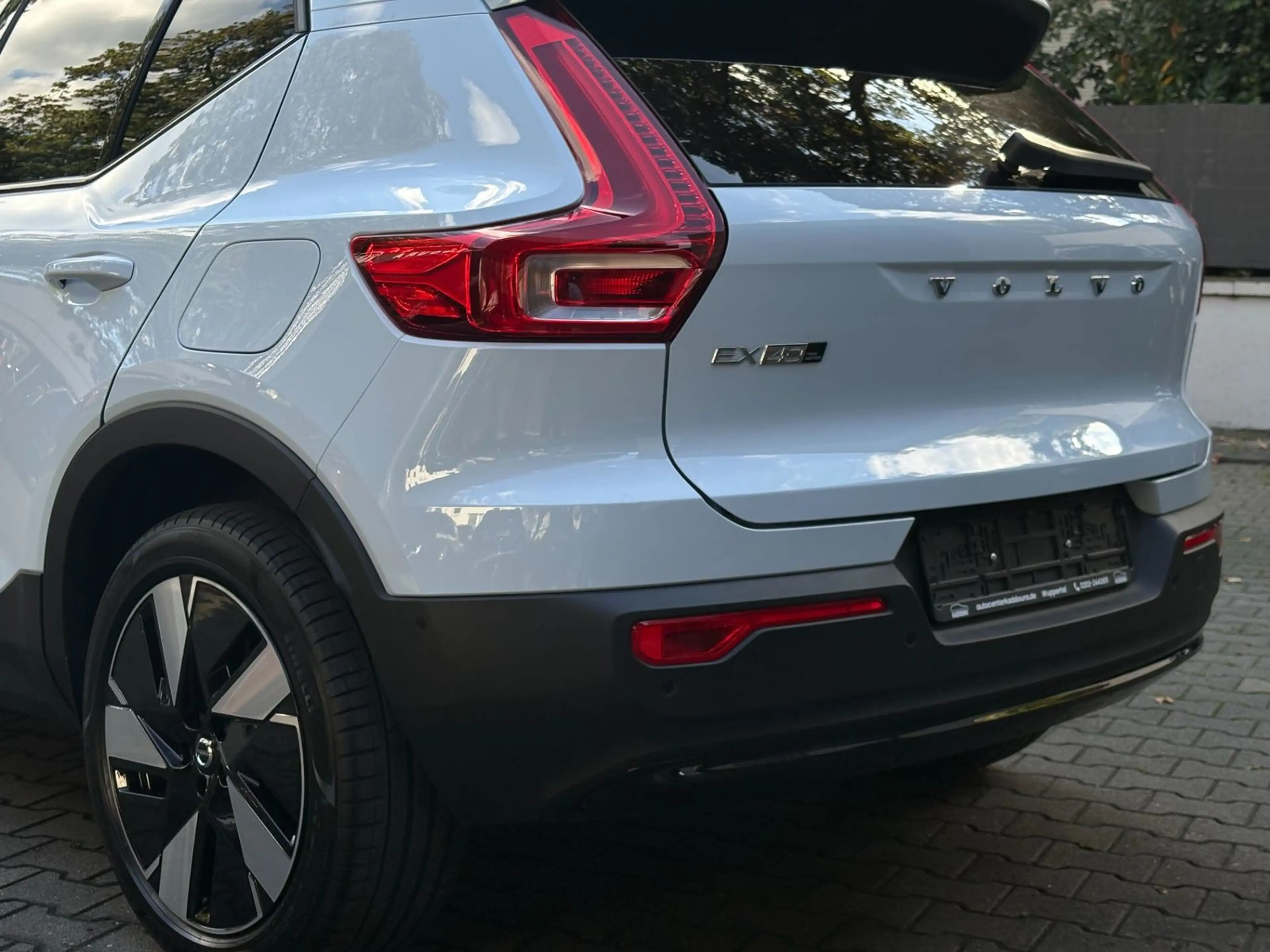 Volvo EX40 Twin Motor AWD Plus Dark 360 H&K CLOUD BLUE — photo 10