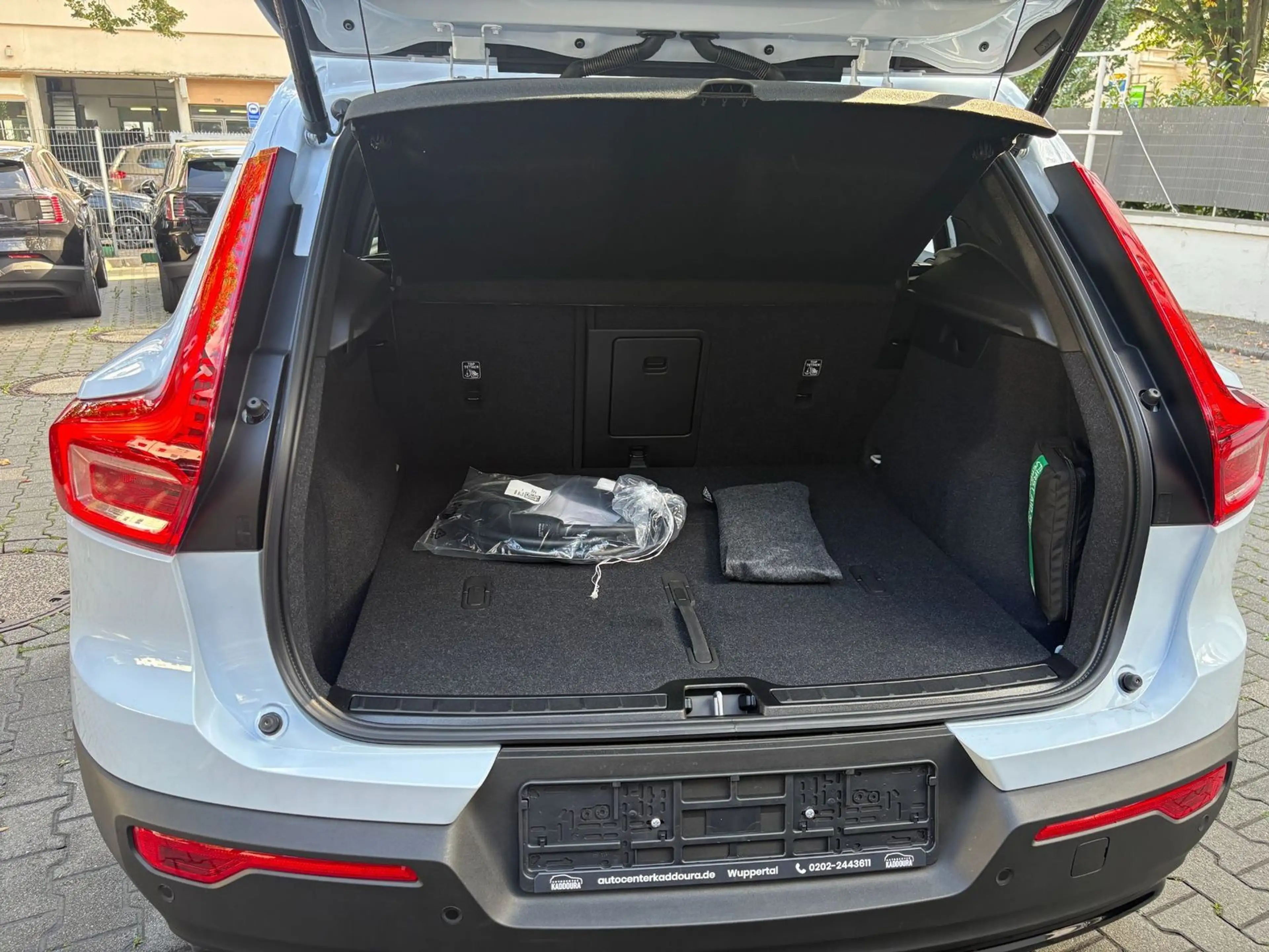 Volvo EX40 Twin Motor AWD Plus Dark 360 H&K CLOUD BLUE — photo 13