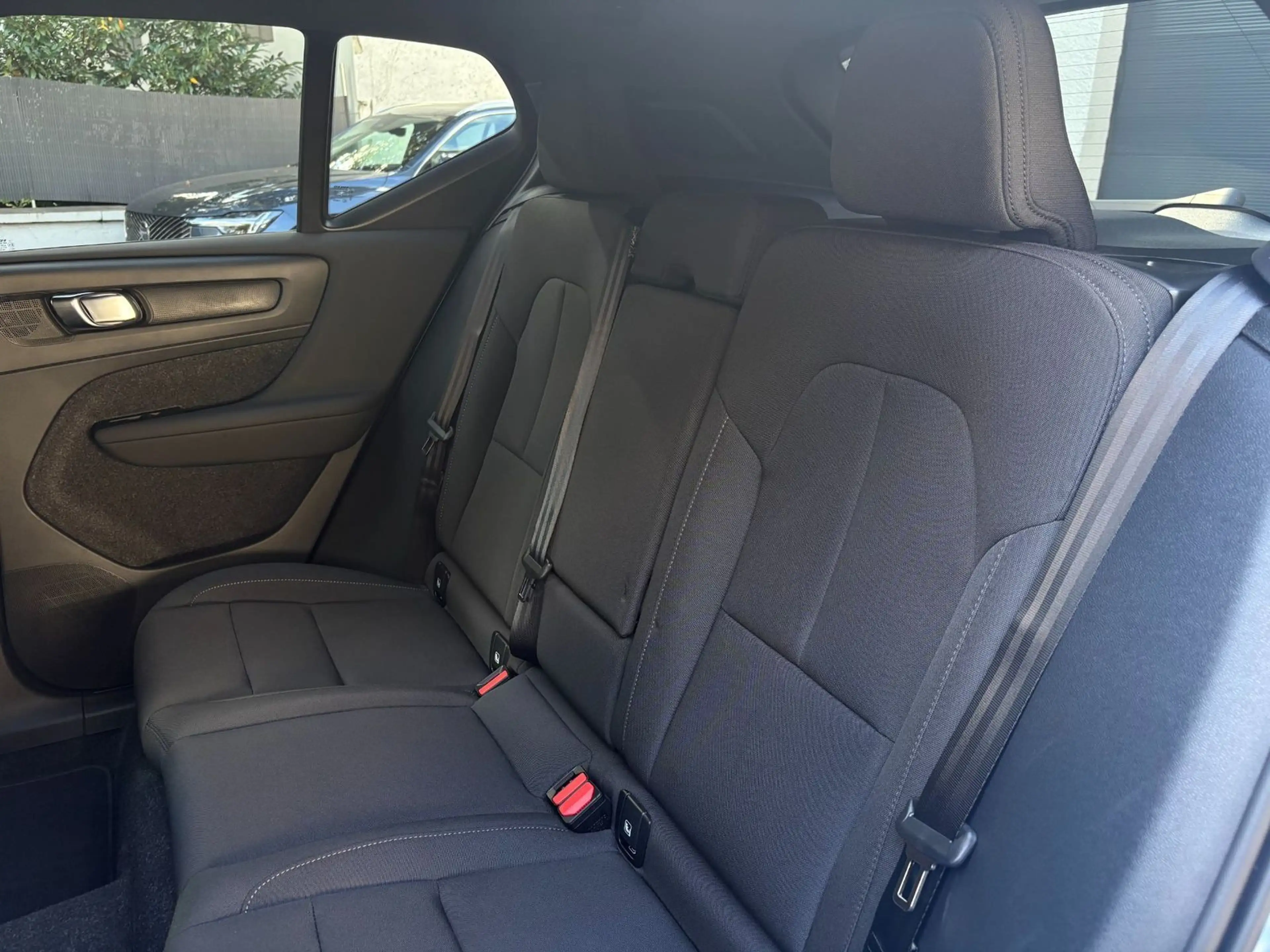 Volvo EX40 Twin Motor AWD Plus Dark 360 H&K CLOUD BLUE — photo 12
