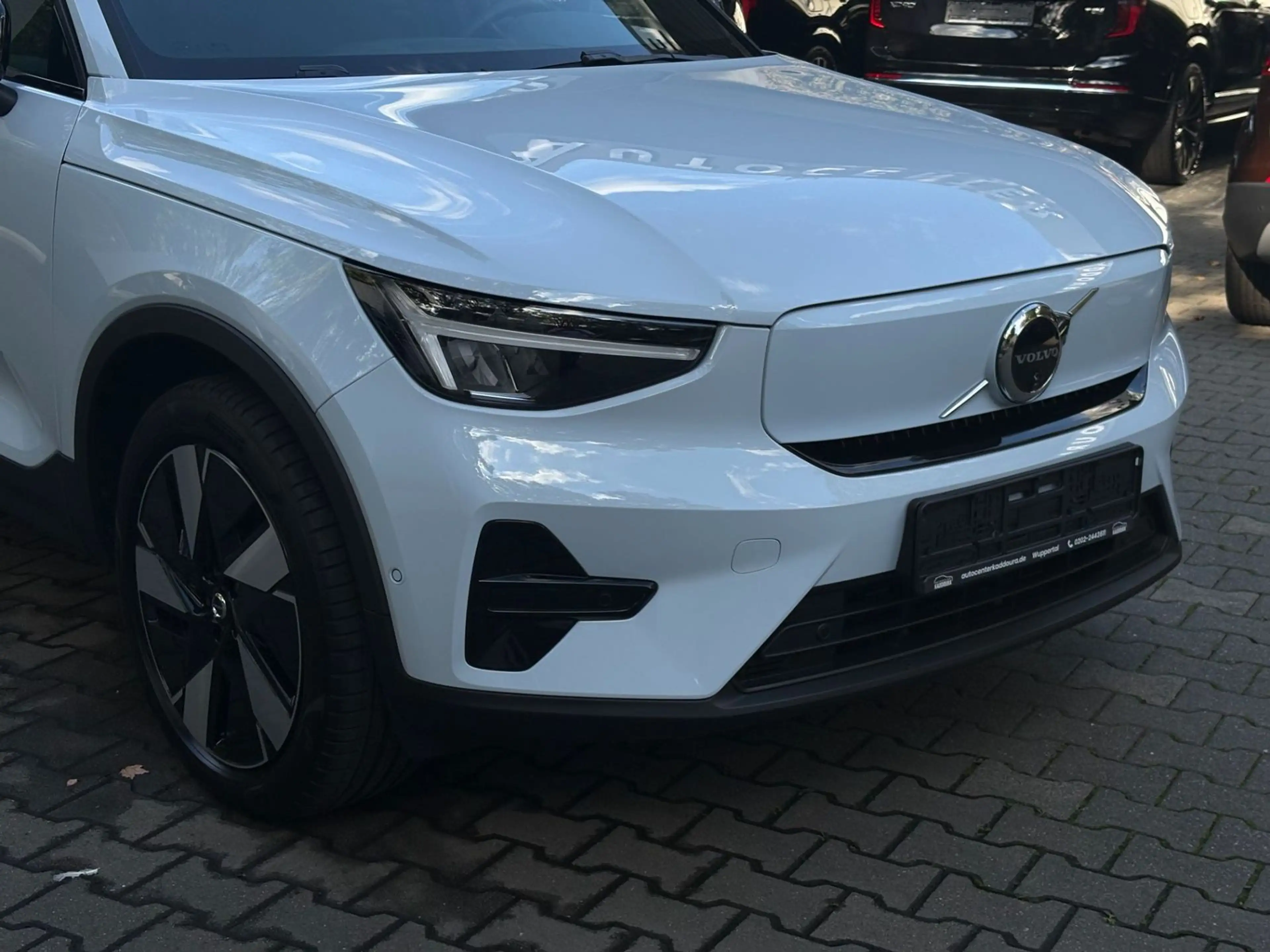 Volvo EX40 Twin Motor AWD Plus Dark 360 H&K CLOUD BLUE — photo 9