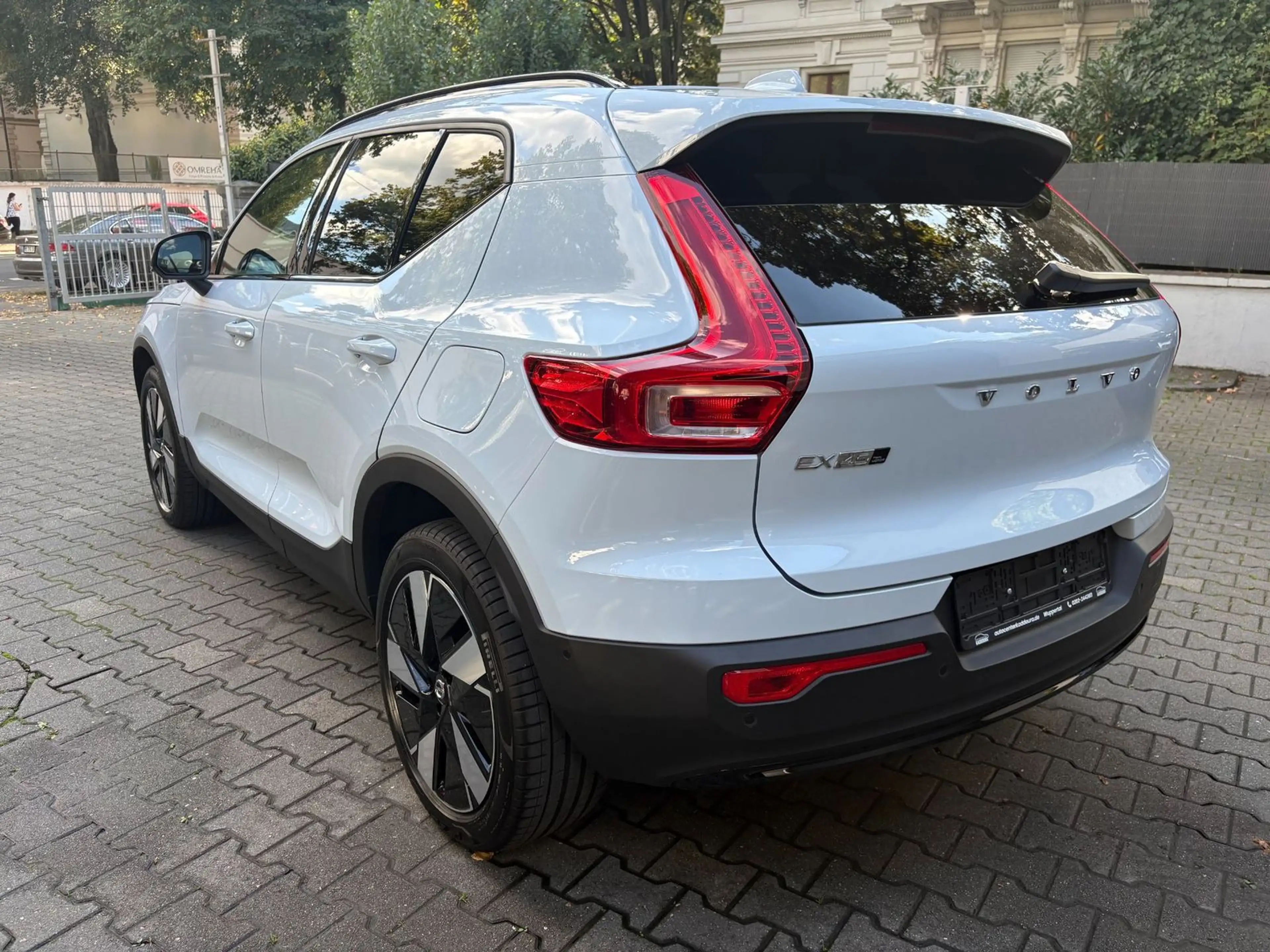 Volvo EX40 Twin Motor AWD Plus Dark 360 H&K CLOUD BLUE — photo 5