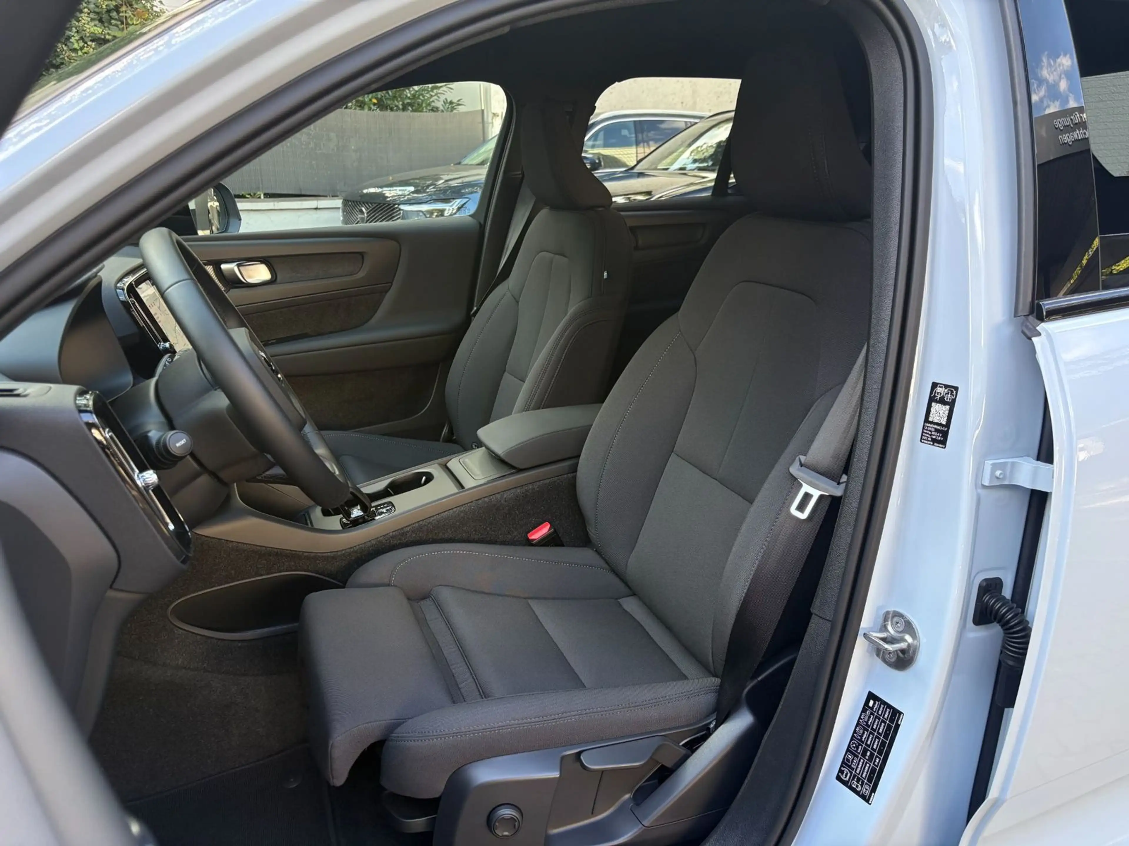 Volvo EX40 Twin Motor AWD Plus Dark 360 H&K CLOUD BLUE — photo 11