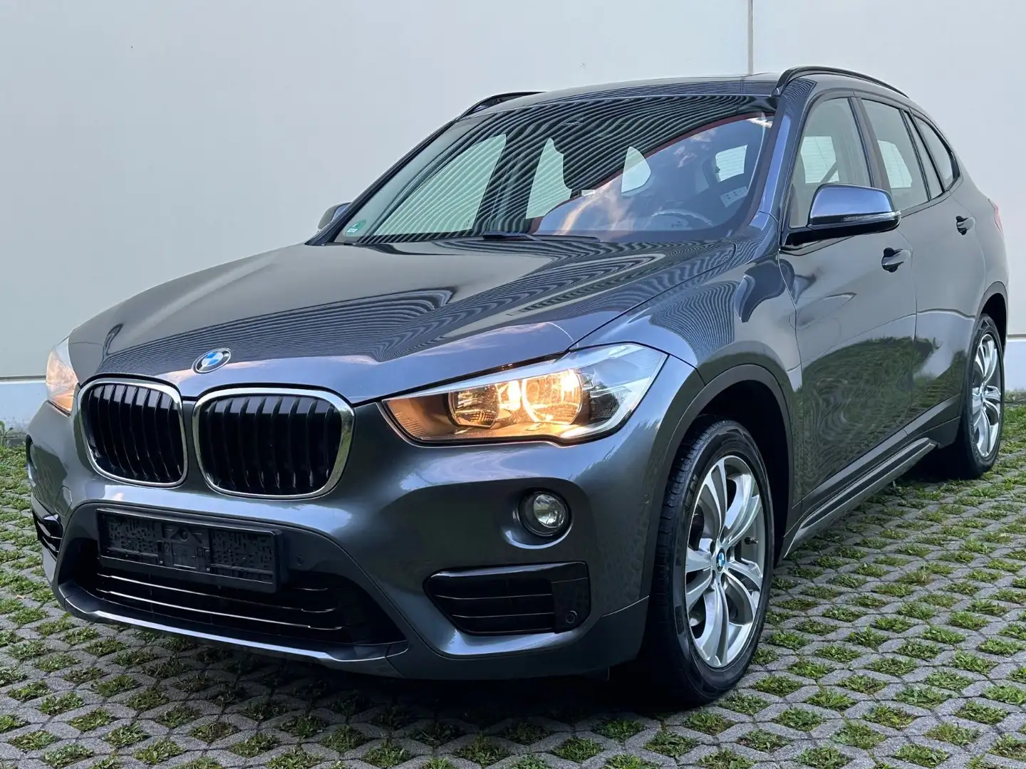 BMW X1 xDrive 25 d Sport Line | Pano | AHK | Blau - 1
