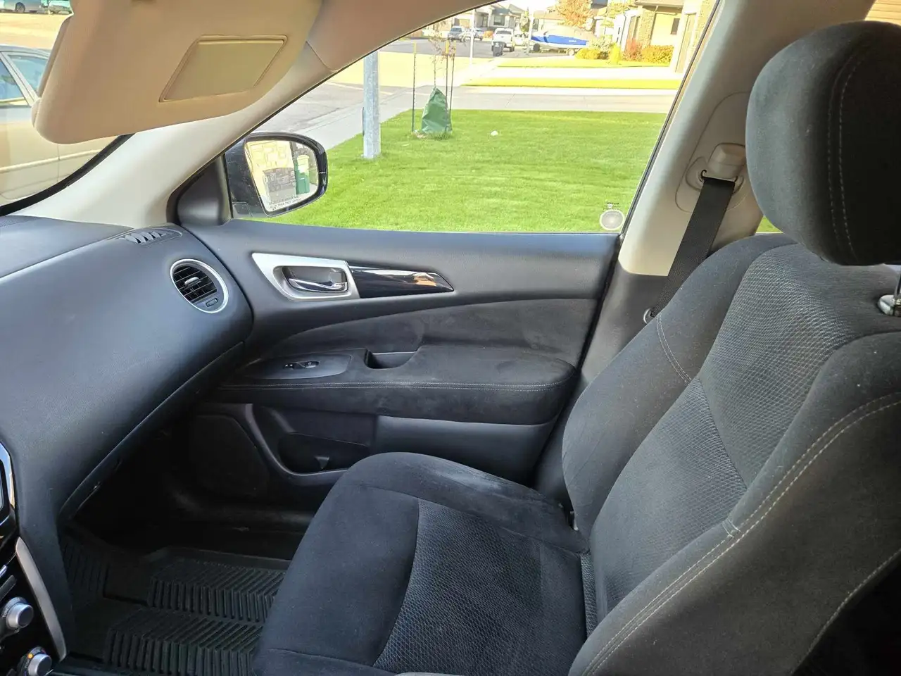 Nissan Pathfinder снимка Nissan Pathfinder