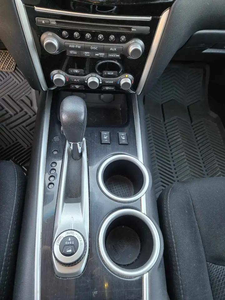 Nissan Pathfinder снимка Nissan Pathfinder