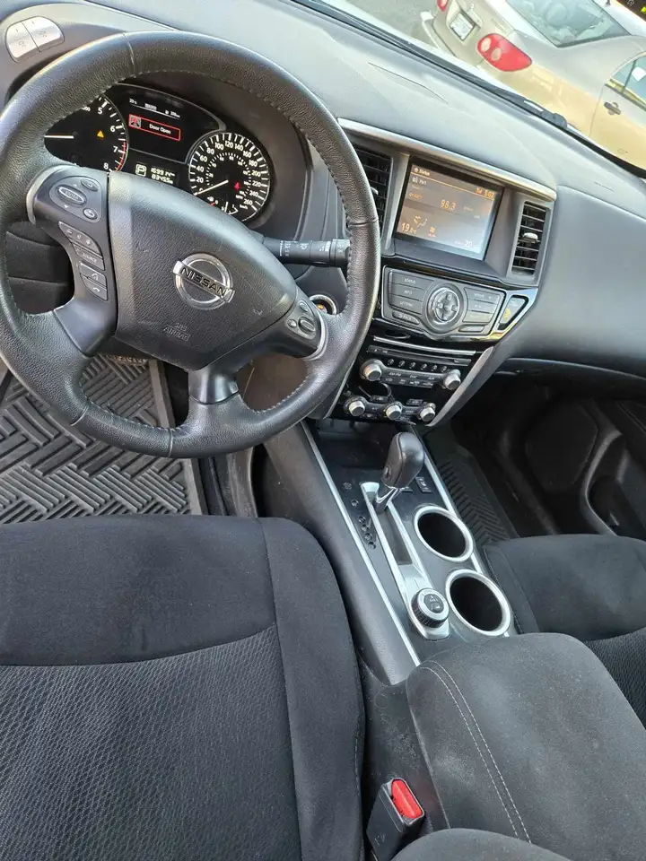 Nissan Pathfinder снимка Nissan Pathfinder