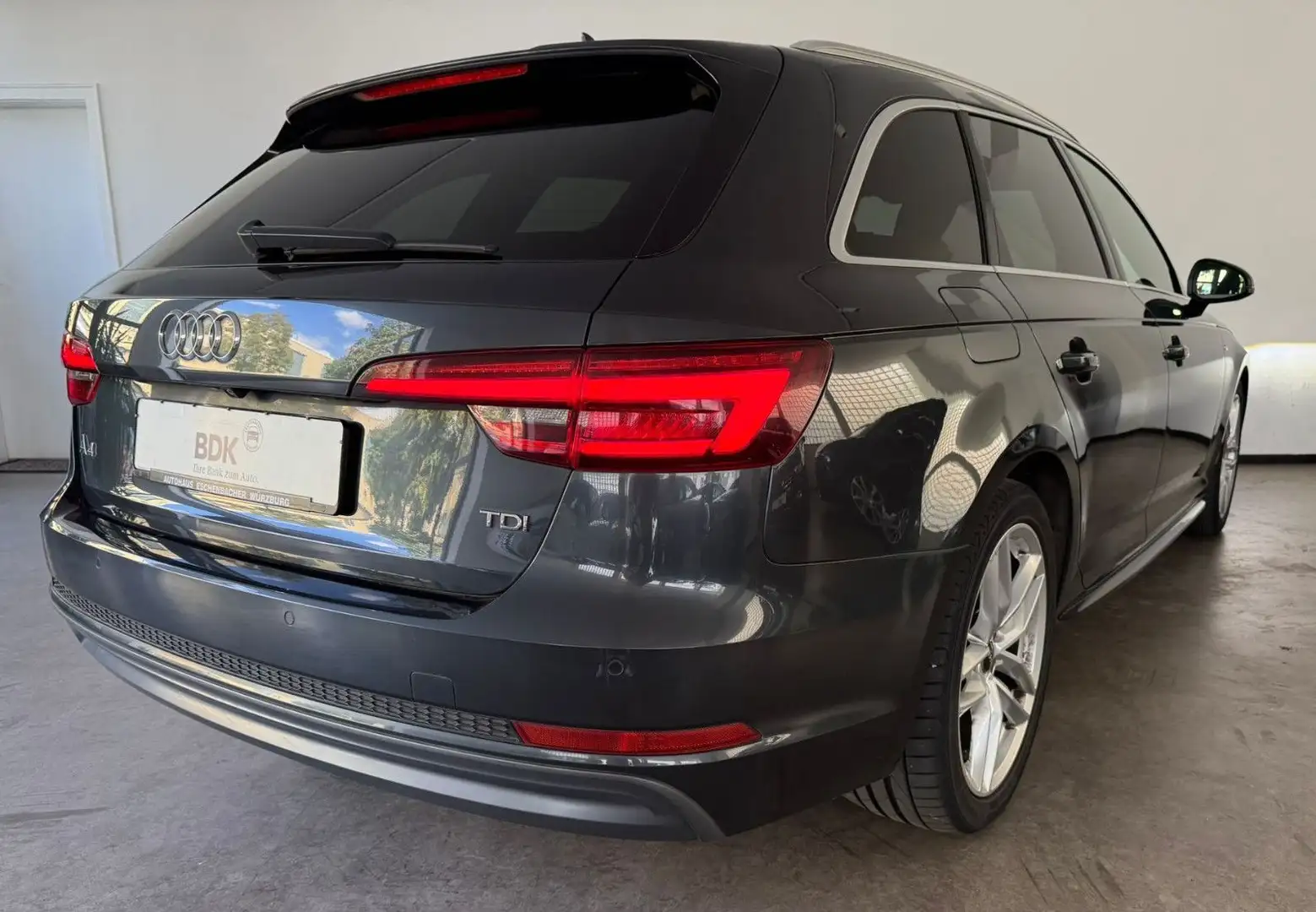 Audi A4 Avant sport,S-LINE,LED,CAM,NAVI,VIRTUAL Grau - 2