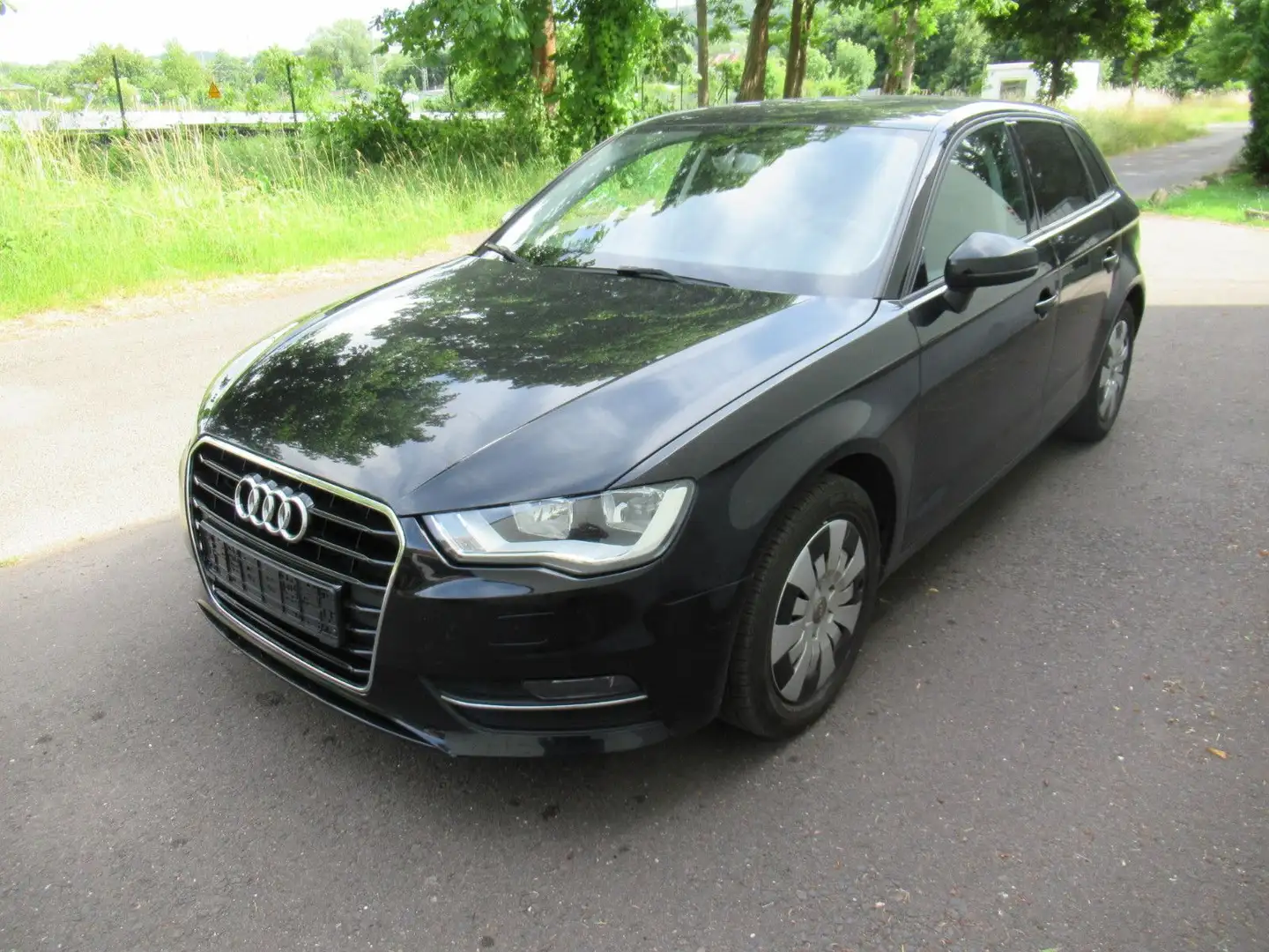Audi A3 2.0 TDI clean diesel Attraction Klima/Navi/SH Schwarz - 1