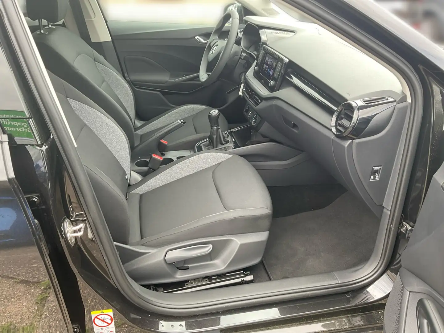 Skoda Fabia Active 1.0 MPI LM LED W-Paket PDC SHZ Negro - 2