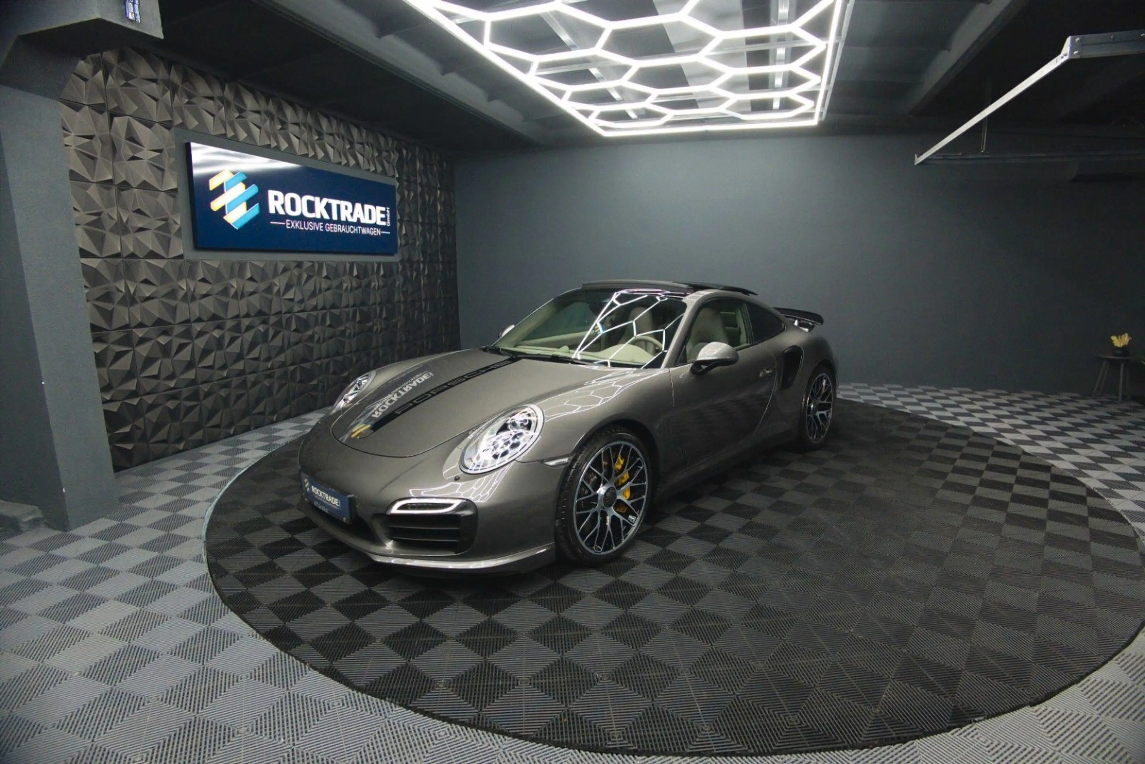 Porsche 991 911 Turbo S Coupe Chrono+ | Ceramic | Carbon