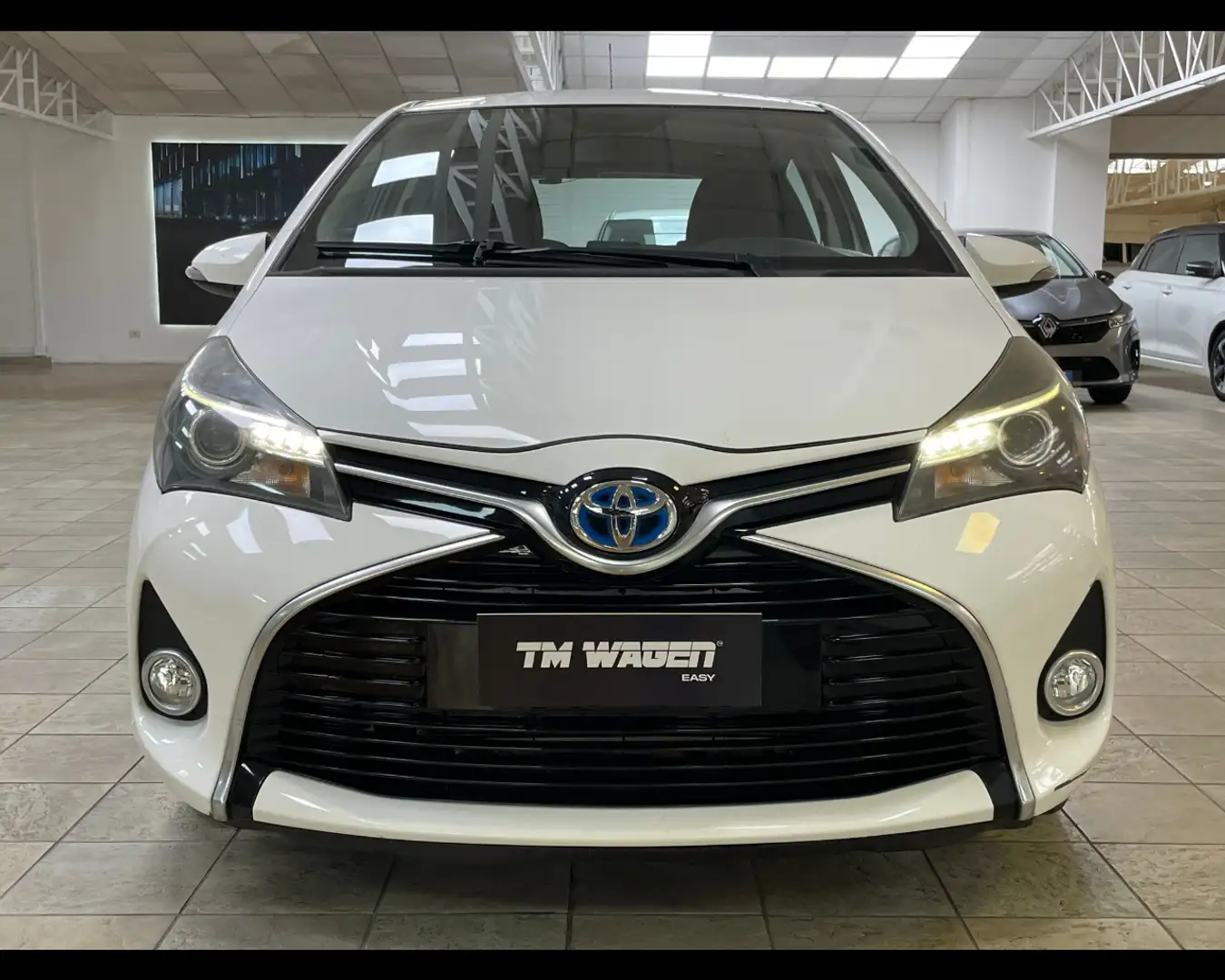 Toyota Yaris 1.5 Hybrid 5 porte Active 75CV 2015 *AUTOMATICA* Bianco - 2