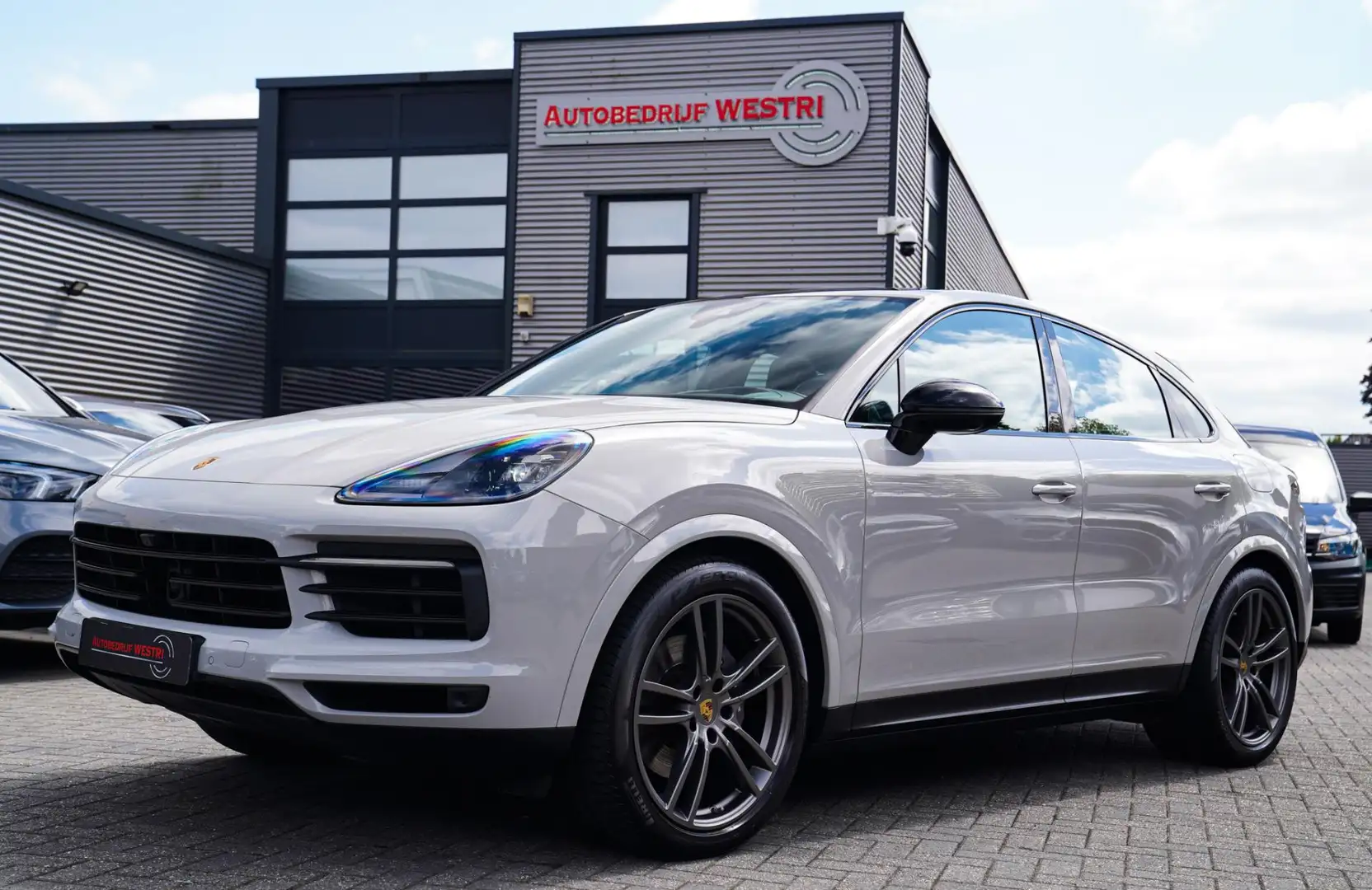 Porsche Cayenne Coupé 3.0 E-Hybrid | Panorama | Stoelkoeling | Spo Grijs - 1
