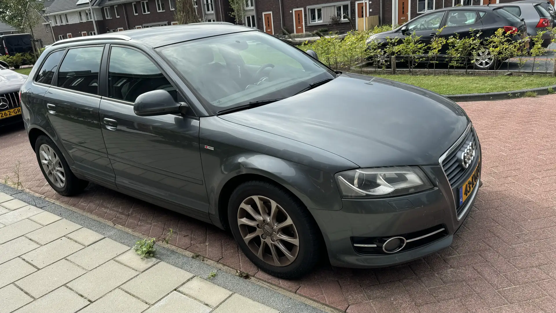 Audi A3 1.4 TFSI S-edition tekoop Grijs - 2
