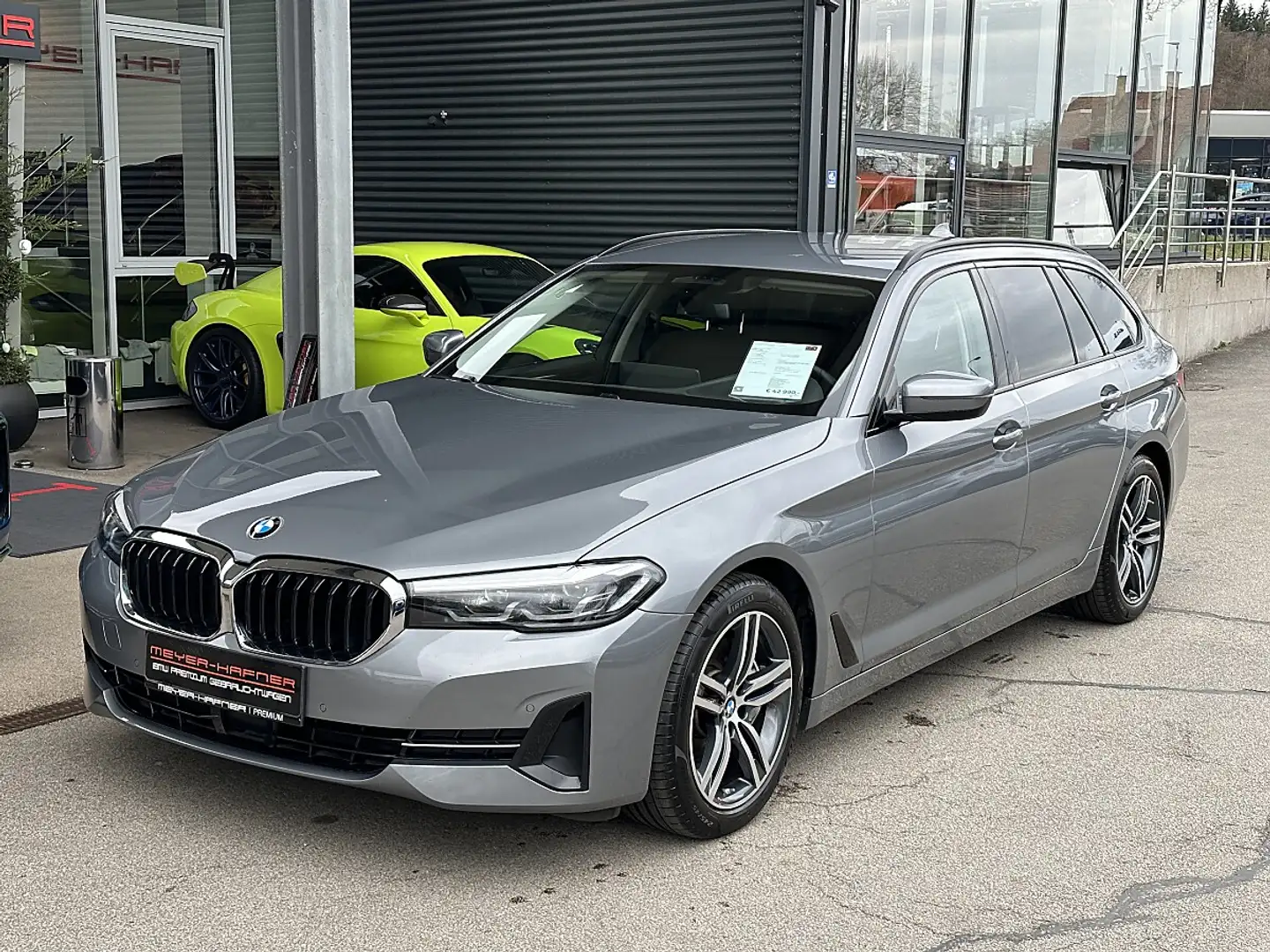 BMW 530 d Touring xDrive Aut. Grau - 1