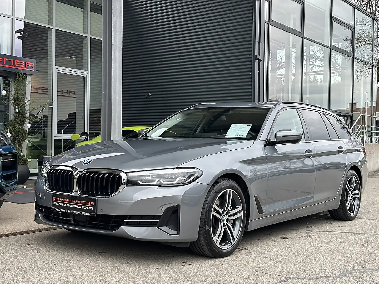 BMW 530 d Touring xDrive Aut. Grau - 2