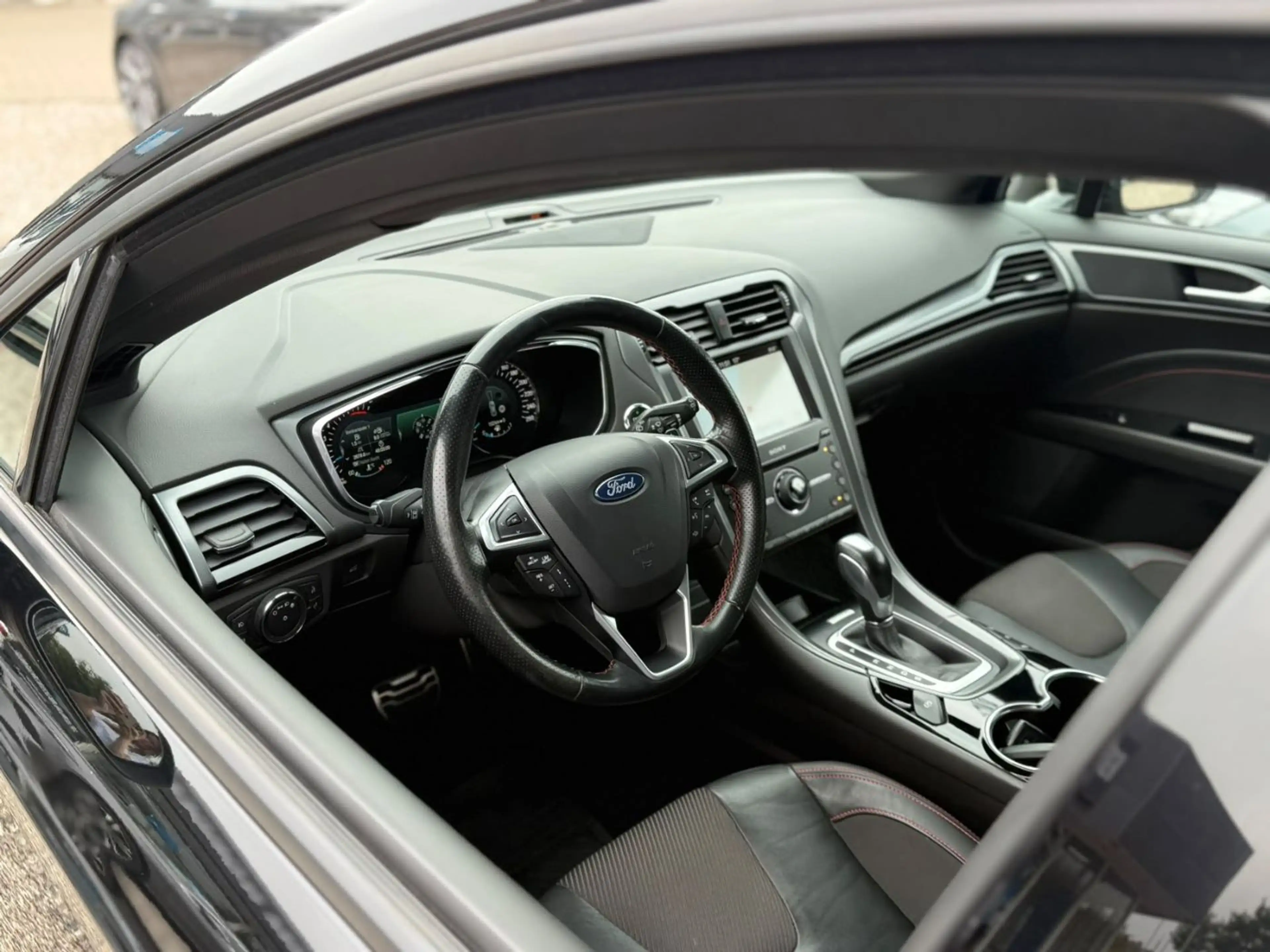 Ford Mondeo ST-Line ACC LED AHK Navi PDC Pano SHZ Spur — photo 11
