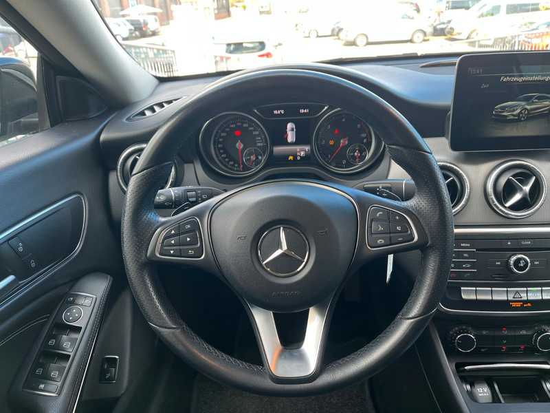 Mercedes-Benz CLA 220 Shooting Brake — photo 13