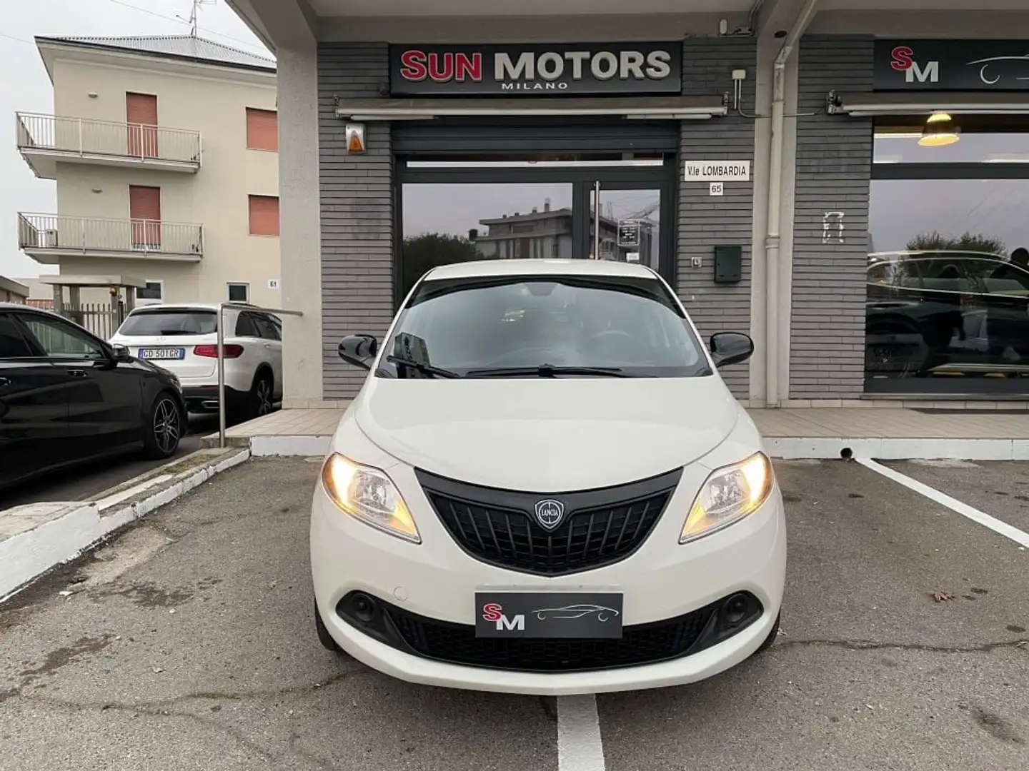 Lancia Ypsilon 1.0 firefly hybrid Silver Plus s Wit - 1