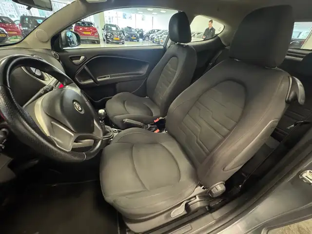 Alfa Romeo Mito view 9