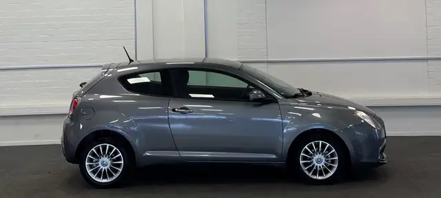 Alfa Romeo Mito view 5
