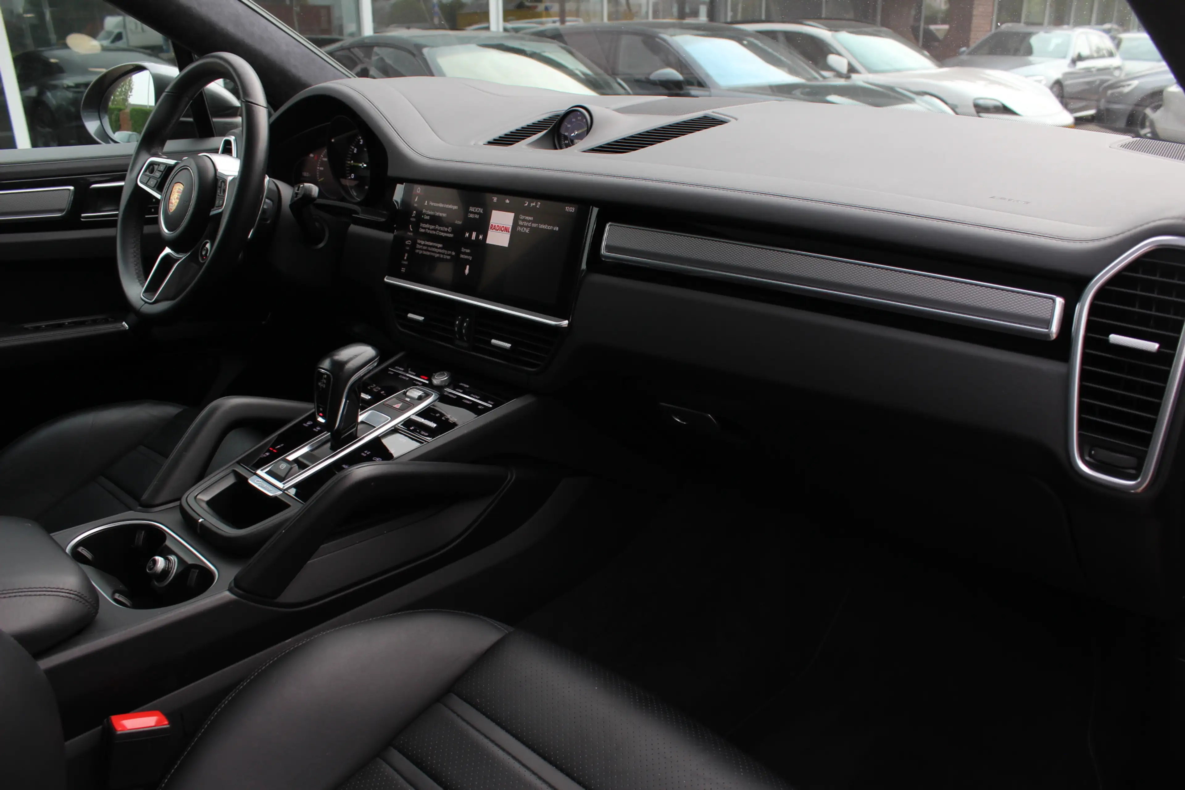 Porsche Cayenne Coupé 3.0 E-Hybrid / Trekhaak / Panoramadak / 360C — photo 13