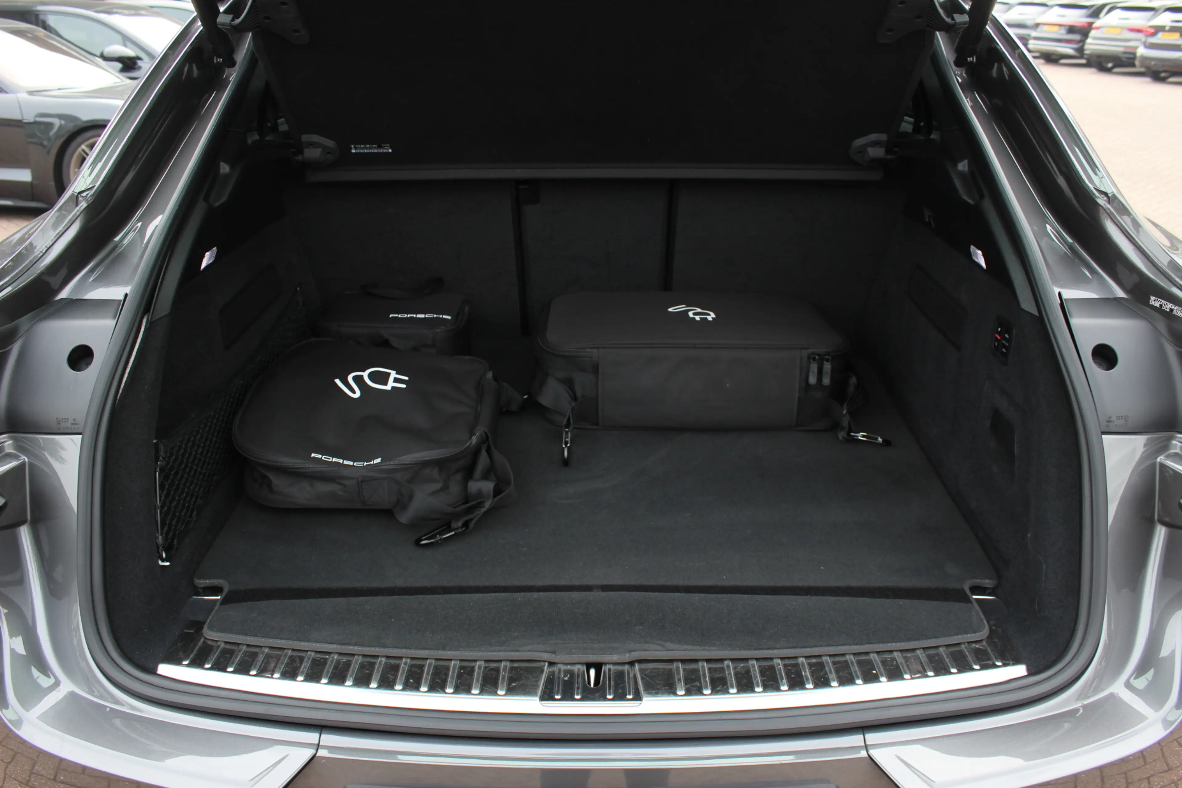 Porsche Cayenne Coupé 3.0 E-Hybrid / Trekhaak / Panoramadak / 360C — photo 16
