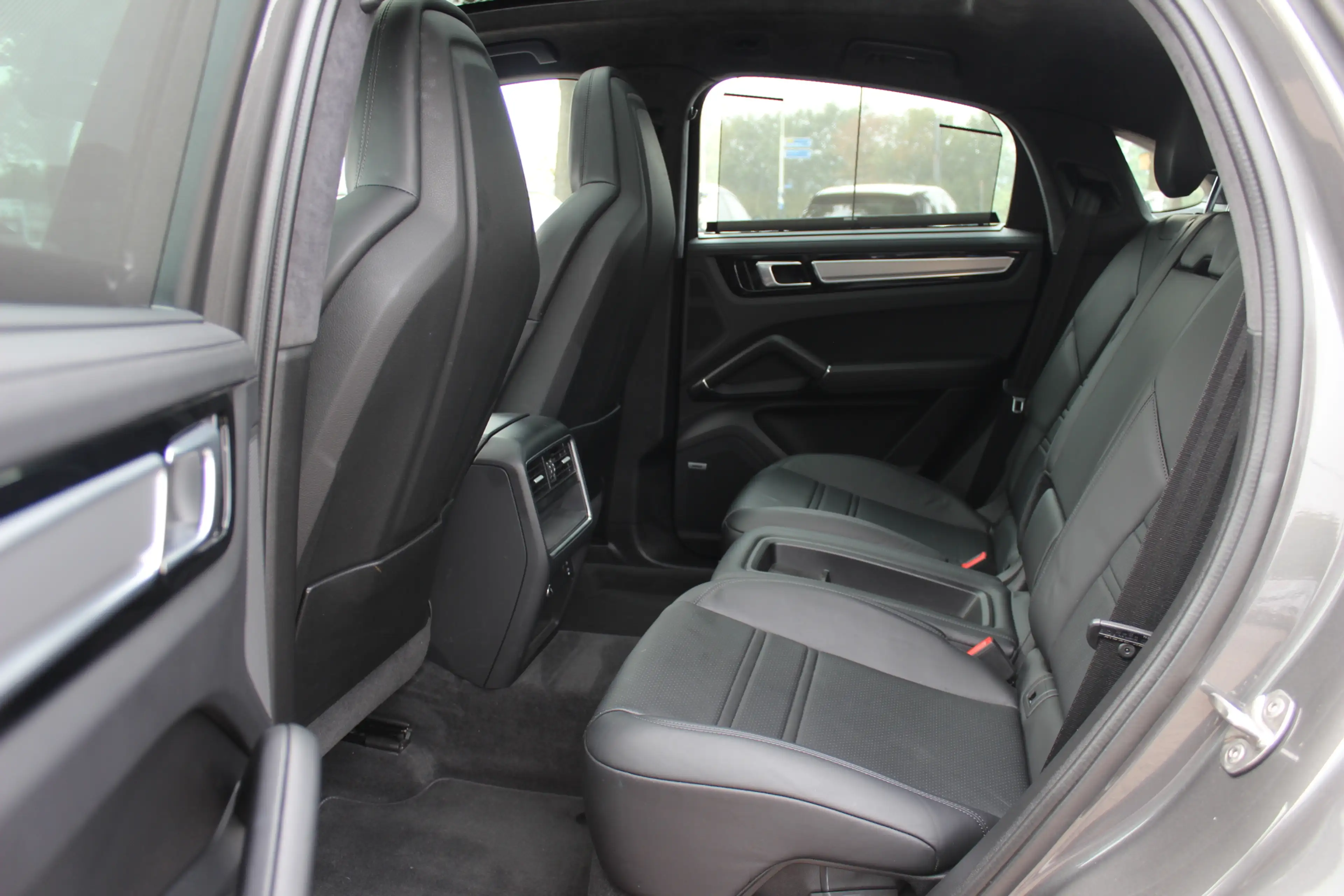 Porsche Cayenne Coupé 3.0 E-Hybrid / Trekhaak / Panoramadak / 360C — photo 11