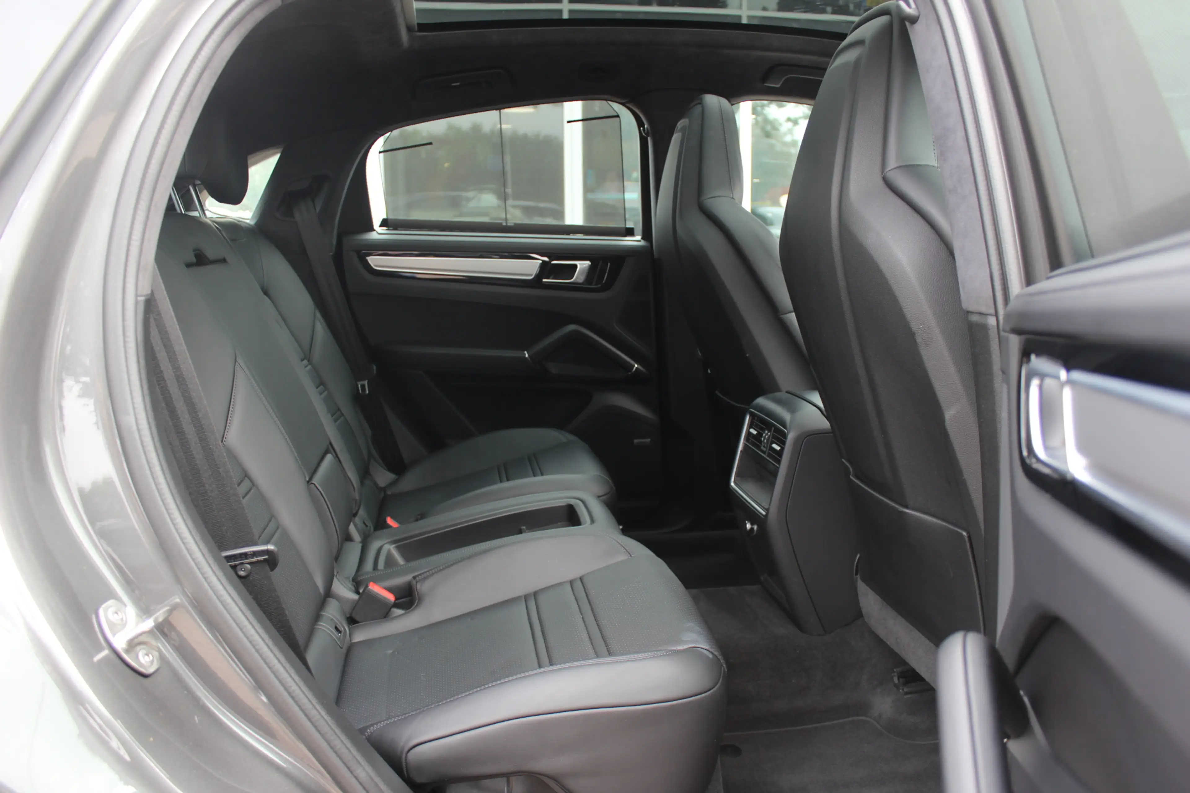 Porsche Cayenne Coupé 3.0 E-Hybrid / Trekhaak / Panoramadak / 360C — photo 12
