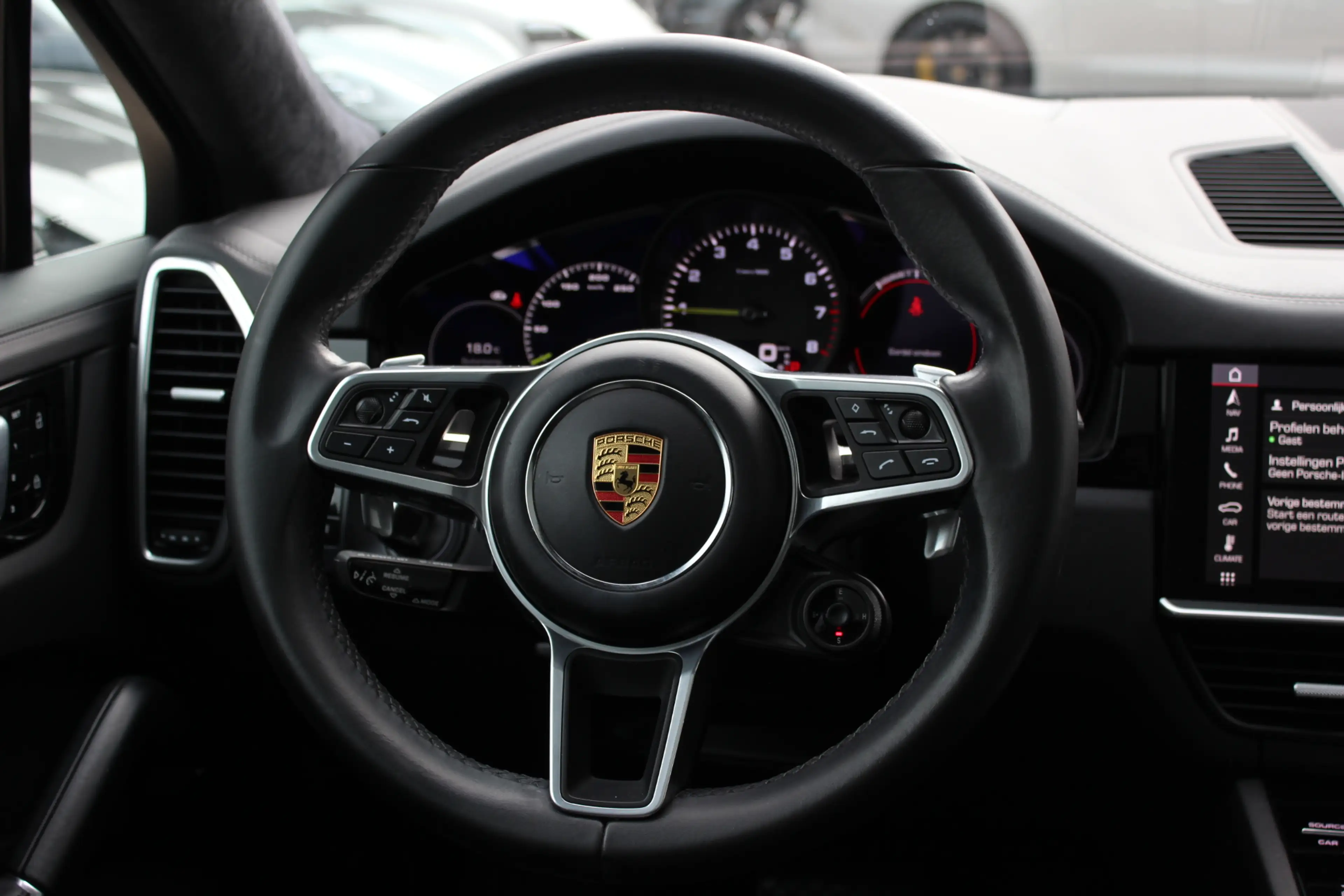 Porsche Cayenne Coupé 3.0 E-Hybrid / Trekhaak / Panoramadak / 360C — photo 18