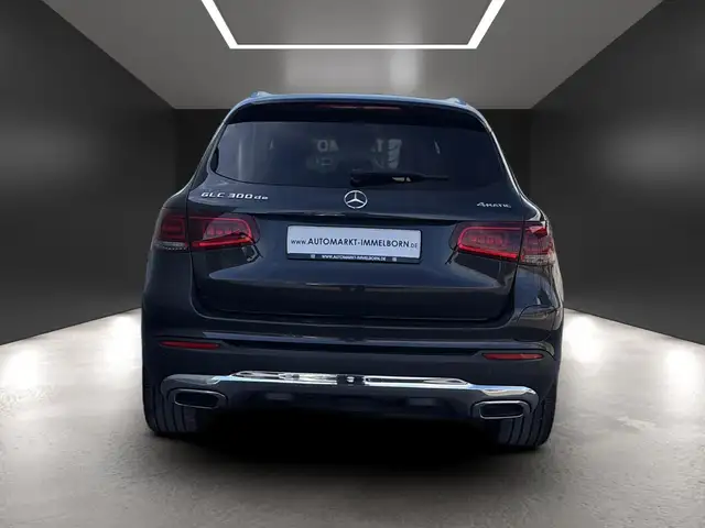 Mercedes-Benz GLC view 9