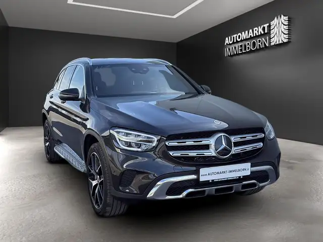 Mercedes-Benz GLC view 2