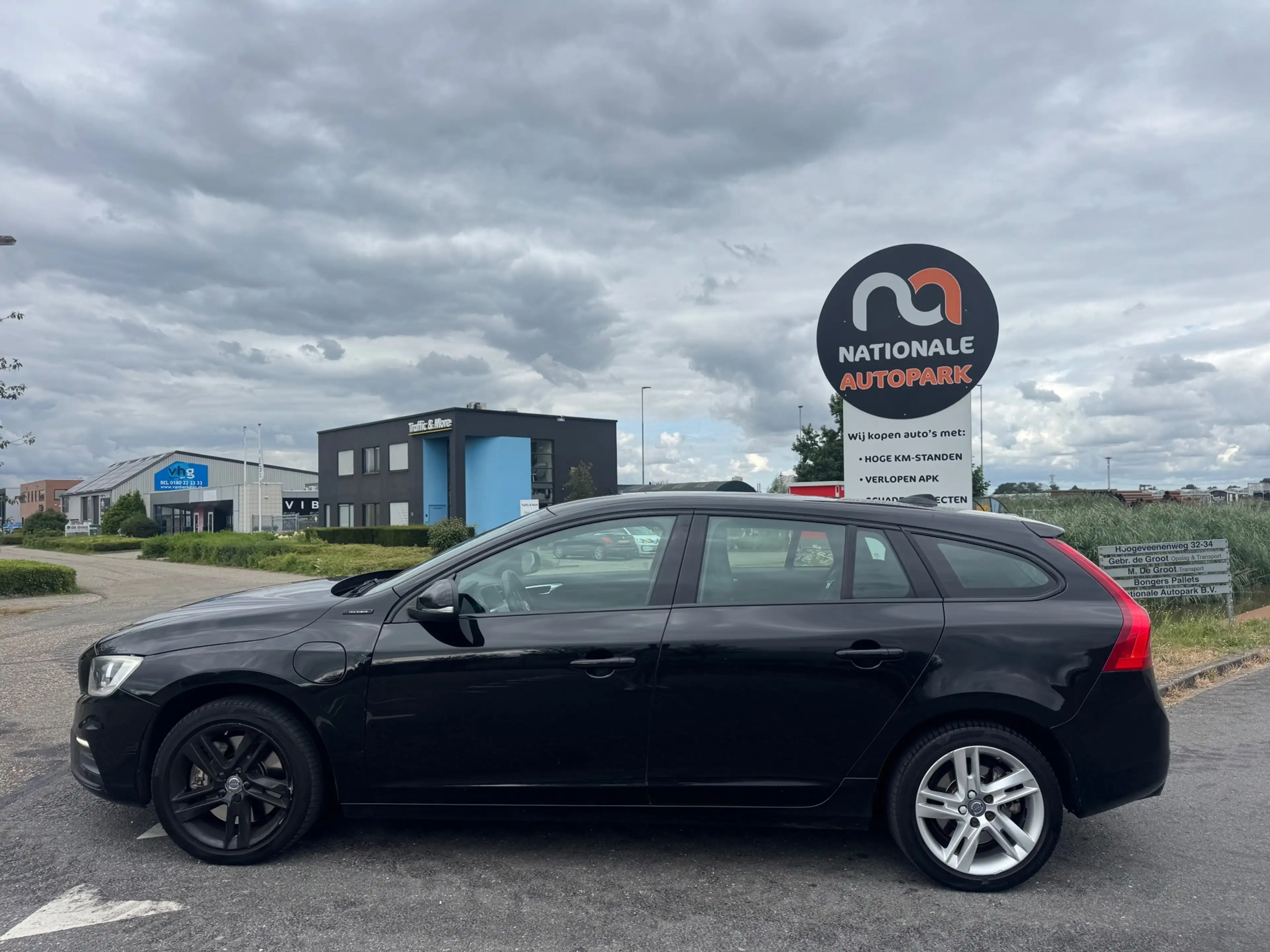 Volvo V60 | 2015 | 2.4 D6 Twin Engine Momentum | Automaat | — photo 2