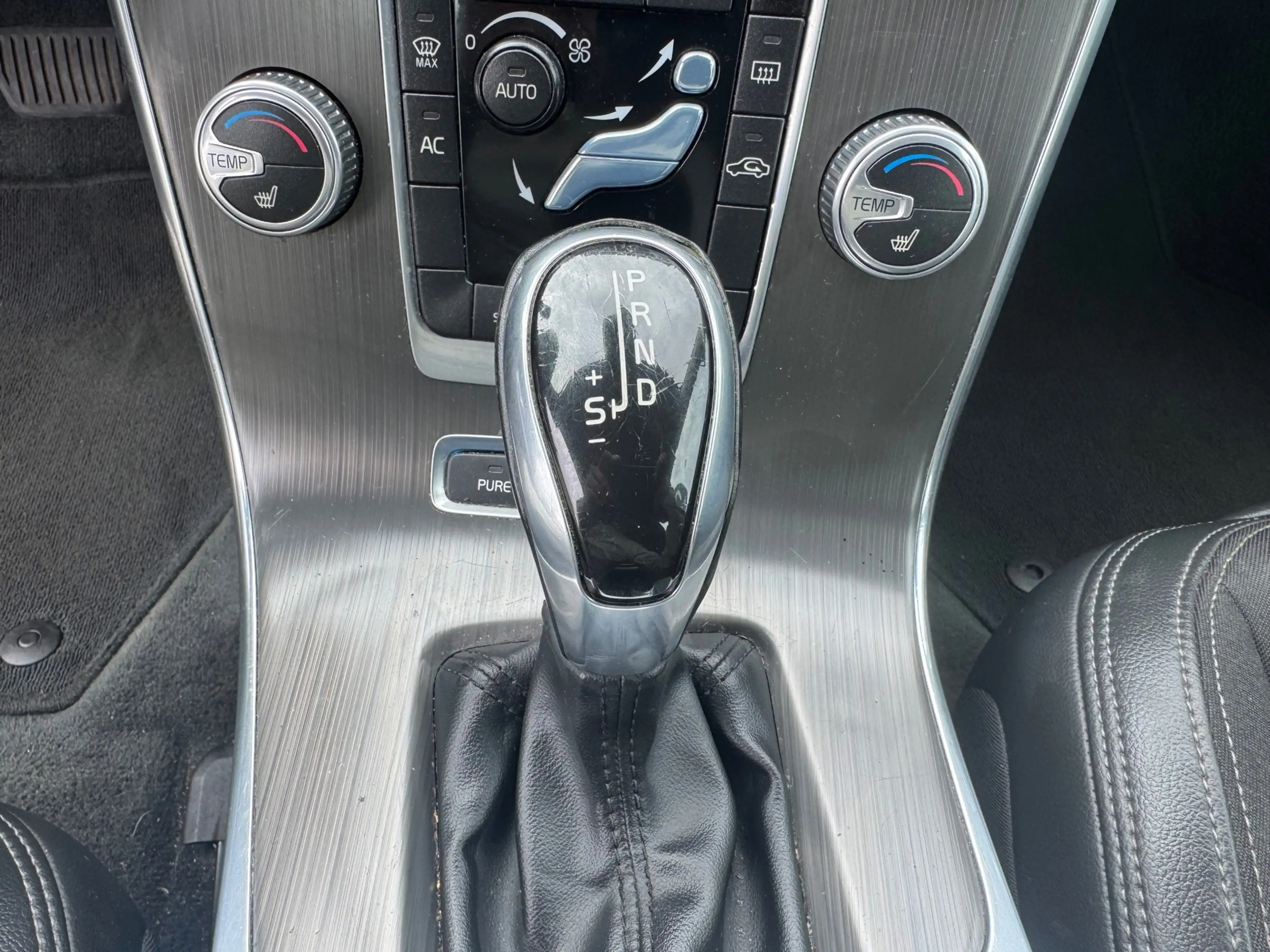 Volvo V60 | 2015 | 2.4 D6 Twin Engine Momentum | Automaat | — photo 14