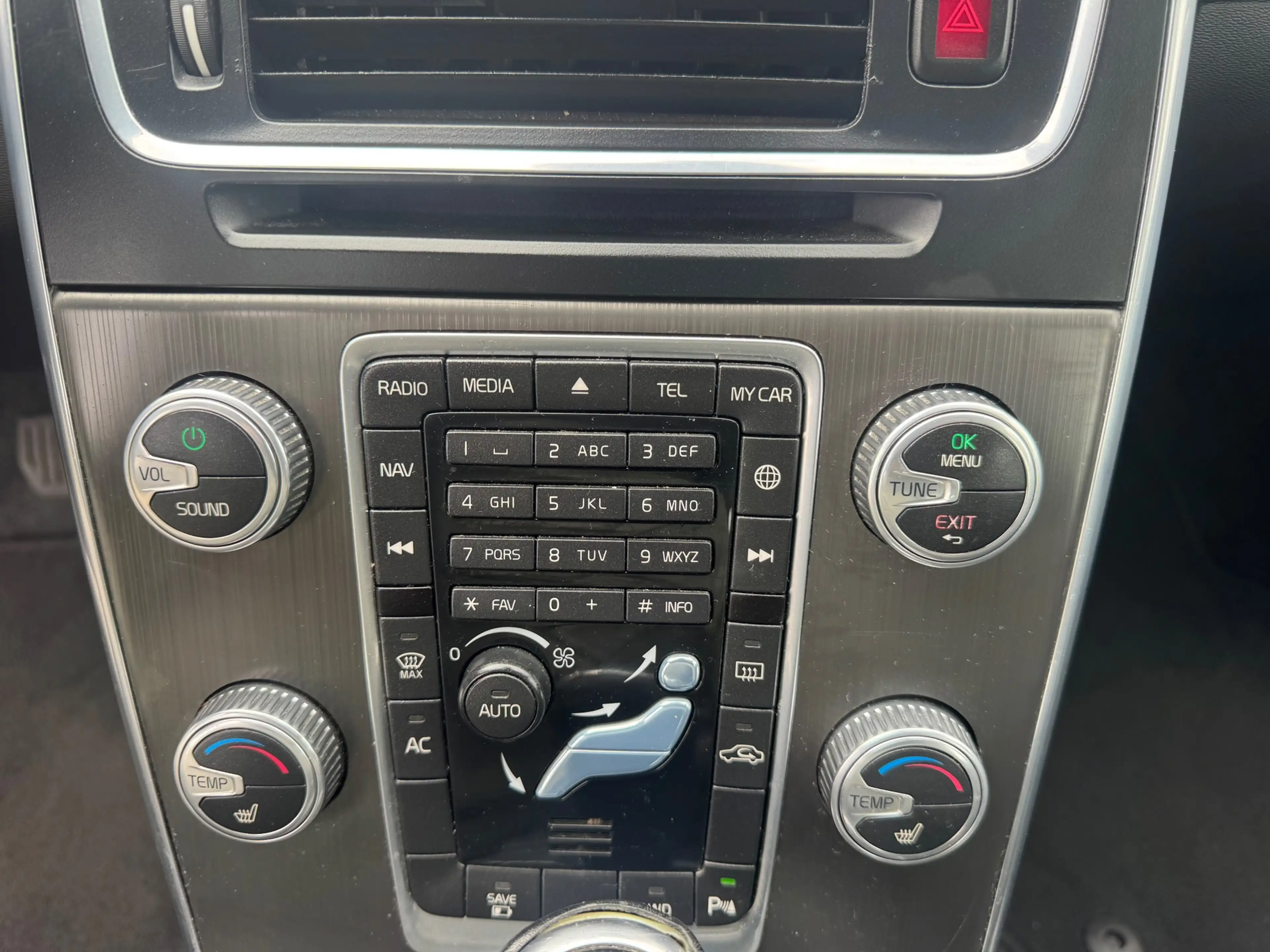 Volvo V60 | 2015 | 2.4 D6 Twin Engine Momentum | Automaat | — photo 13