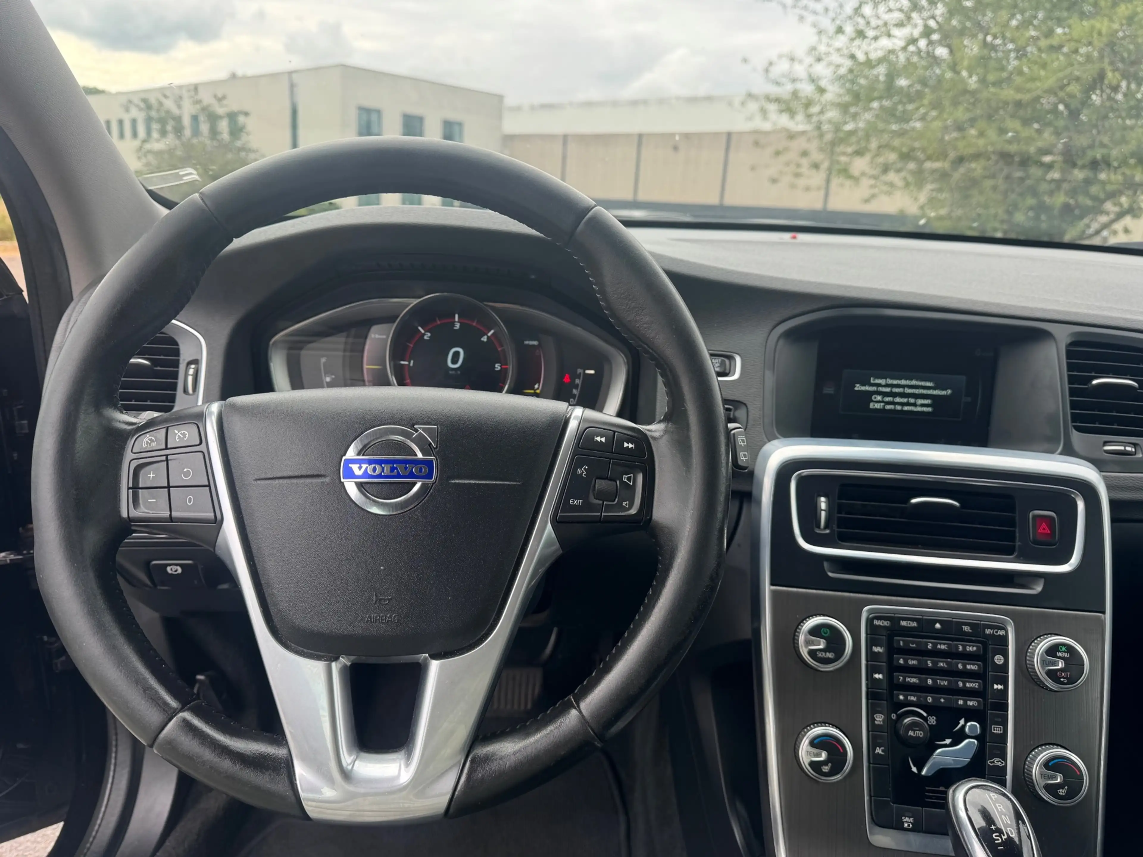 Volvo V60 | 2015 | 2.4 D6 Twin Engine Momentum | Automaat | — photo 11
